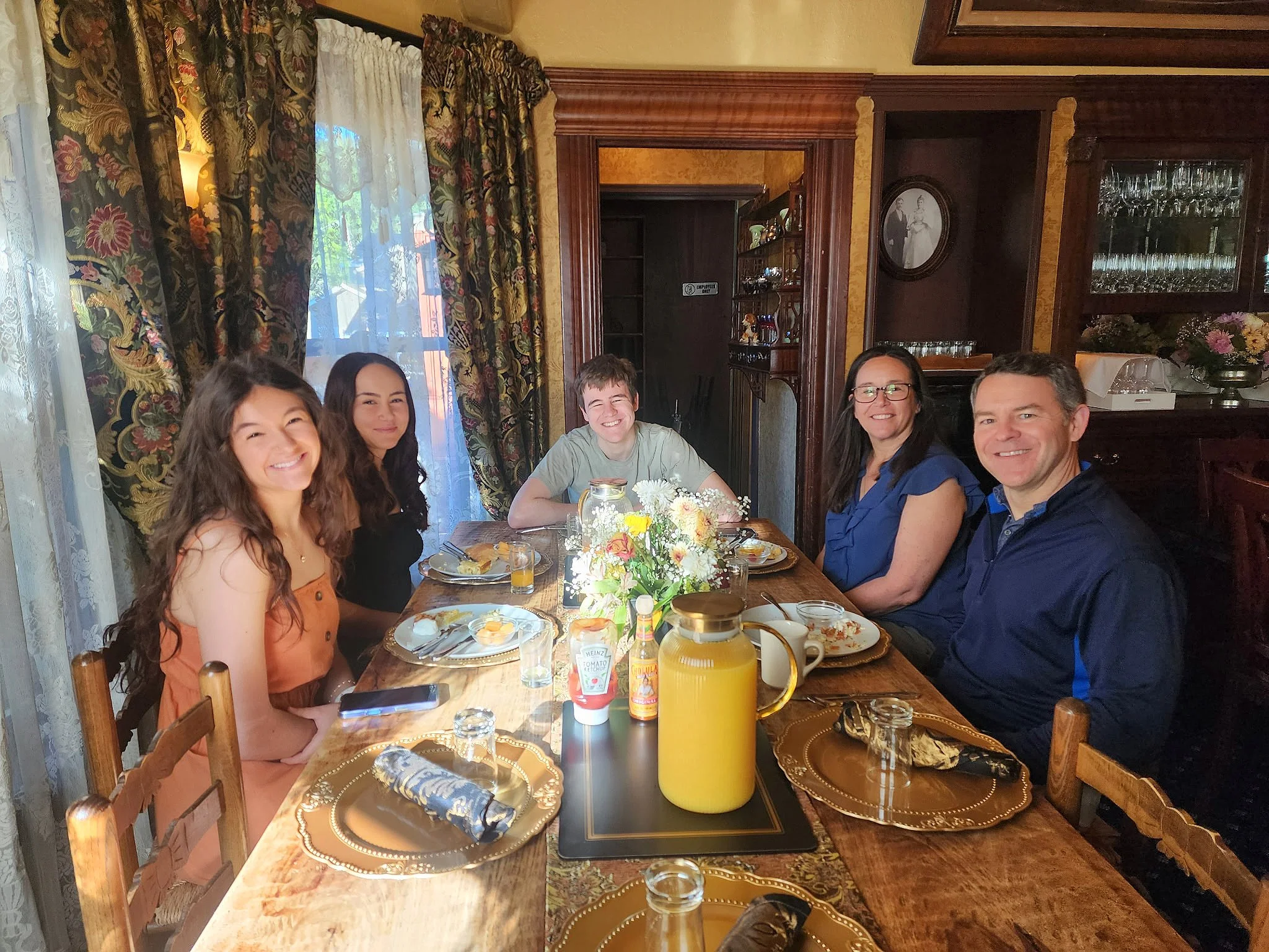 the-charles-napa-valley-breakfast-family-smiling.jpg