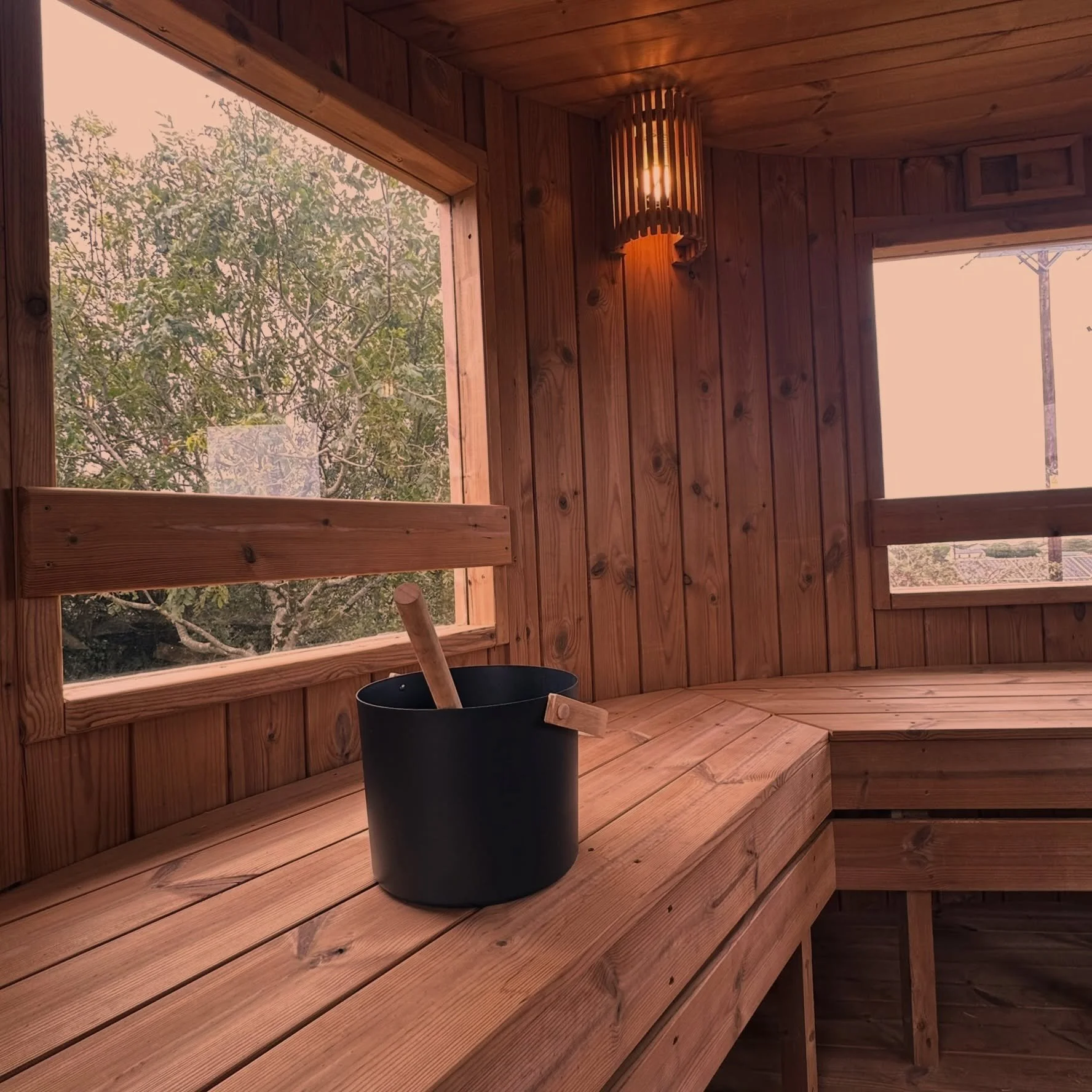 Open 17:00 - 21:00 this Friday! 

Pop along to Soil and Salt this evening for a lovely Friday evening - time to recover, recuperate and relax 

See you in the steam 

#sauna #stagnes #cornwall