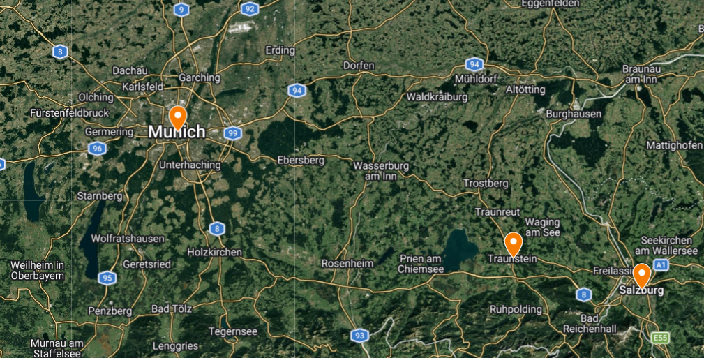 Eine Satellitenkarte zeigt München, Salzburger und Traunstein in Bayern und Österreich, mit Städten und StraßenVerbindungen.