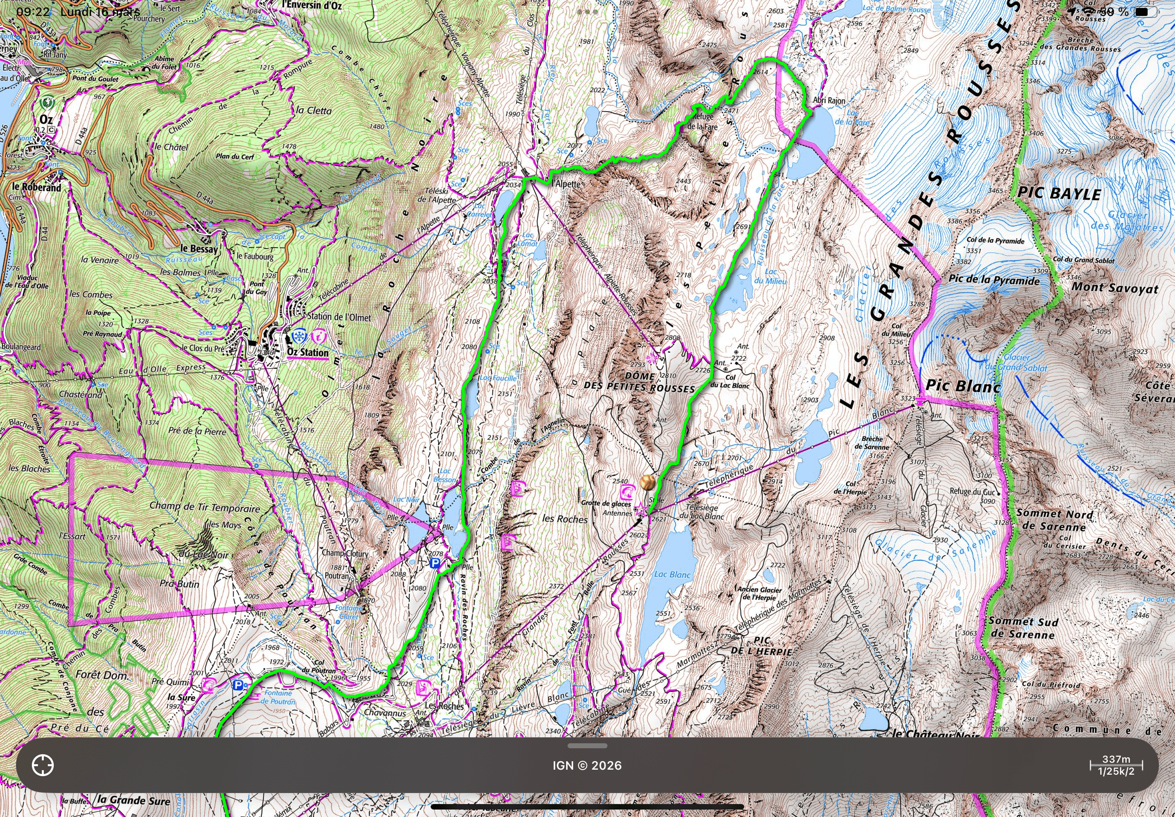 Carte topographique de la région des Alpes françaises montrant des sentiers de randonnée, des lacs, des montagnes, des refuges, et des points d'intérêt comme Pic Bayle et Pic Blanc, avec des échelles et des légendes.