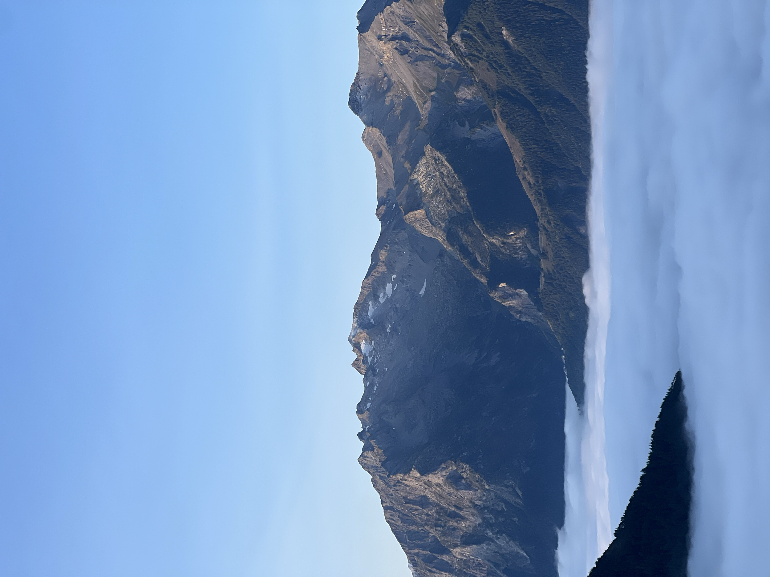 Alpe d'Huez au dessus d'une mer de nuages