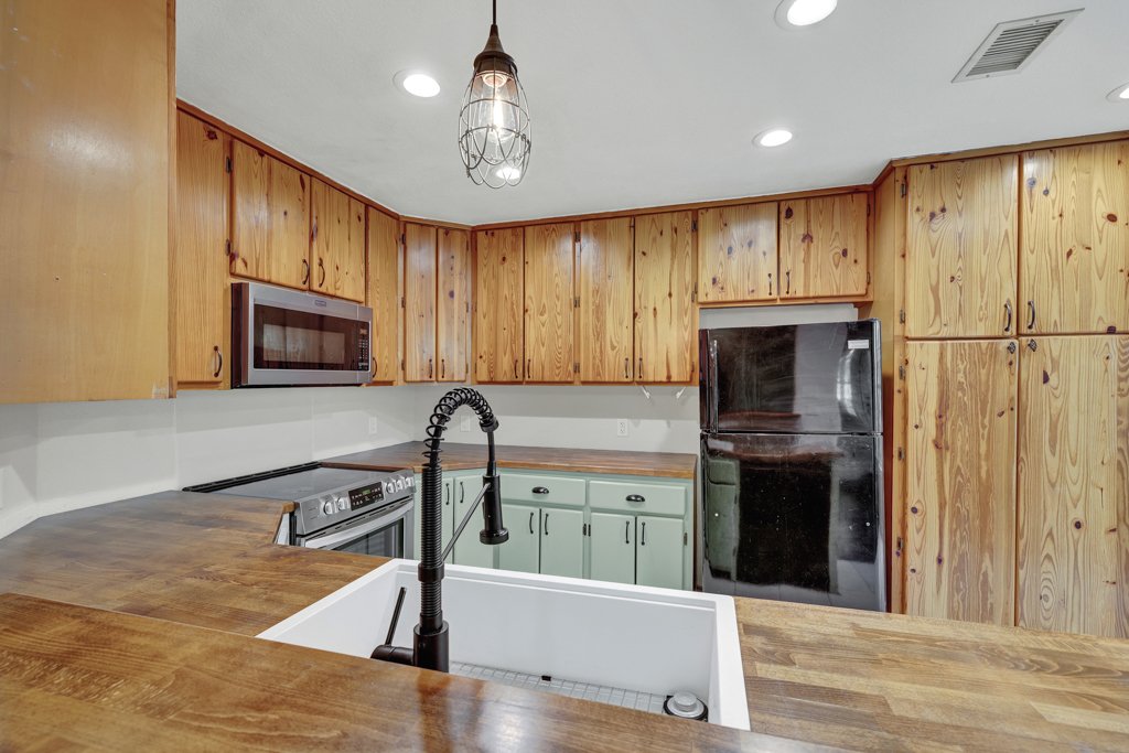 1724_Ramona_Cir_MLS-17.jpg