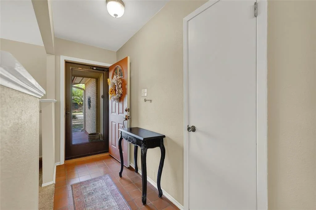 137 Chaparral St Entry Way.jpg