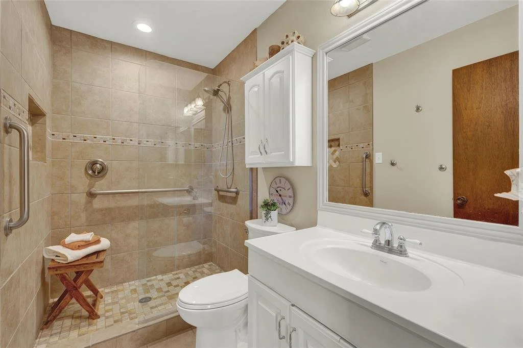 137 Chaparral St Bathroom.jpg