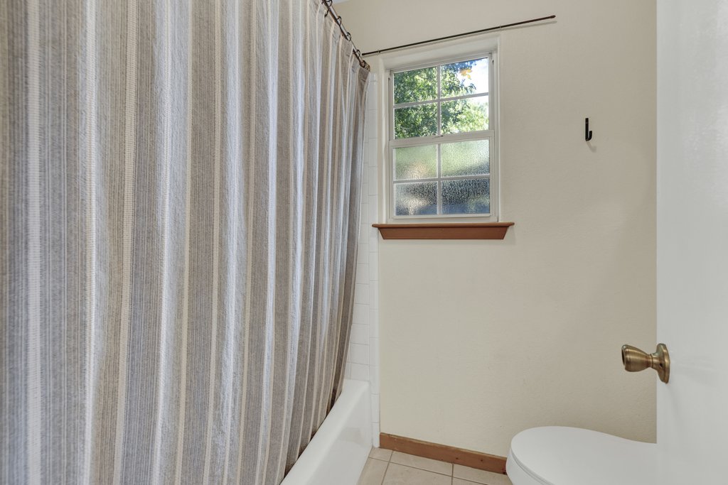 1724_Ramona_Cir_MLS-29.jpg
