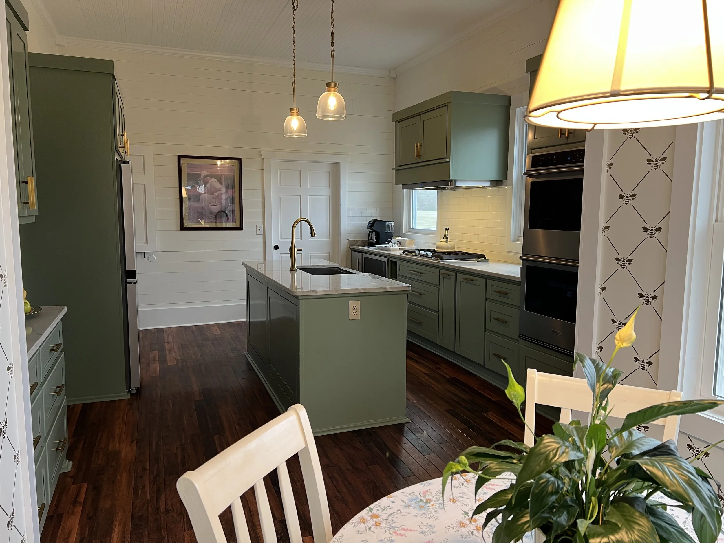 Kitchen: Large Gas Range, Double Ovens, Refrigerator, Microwave, Dishwasher, Seating  for Four