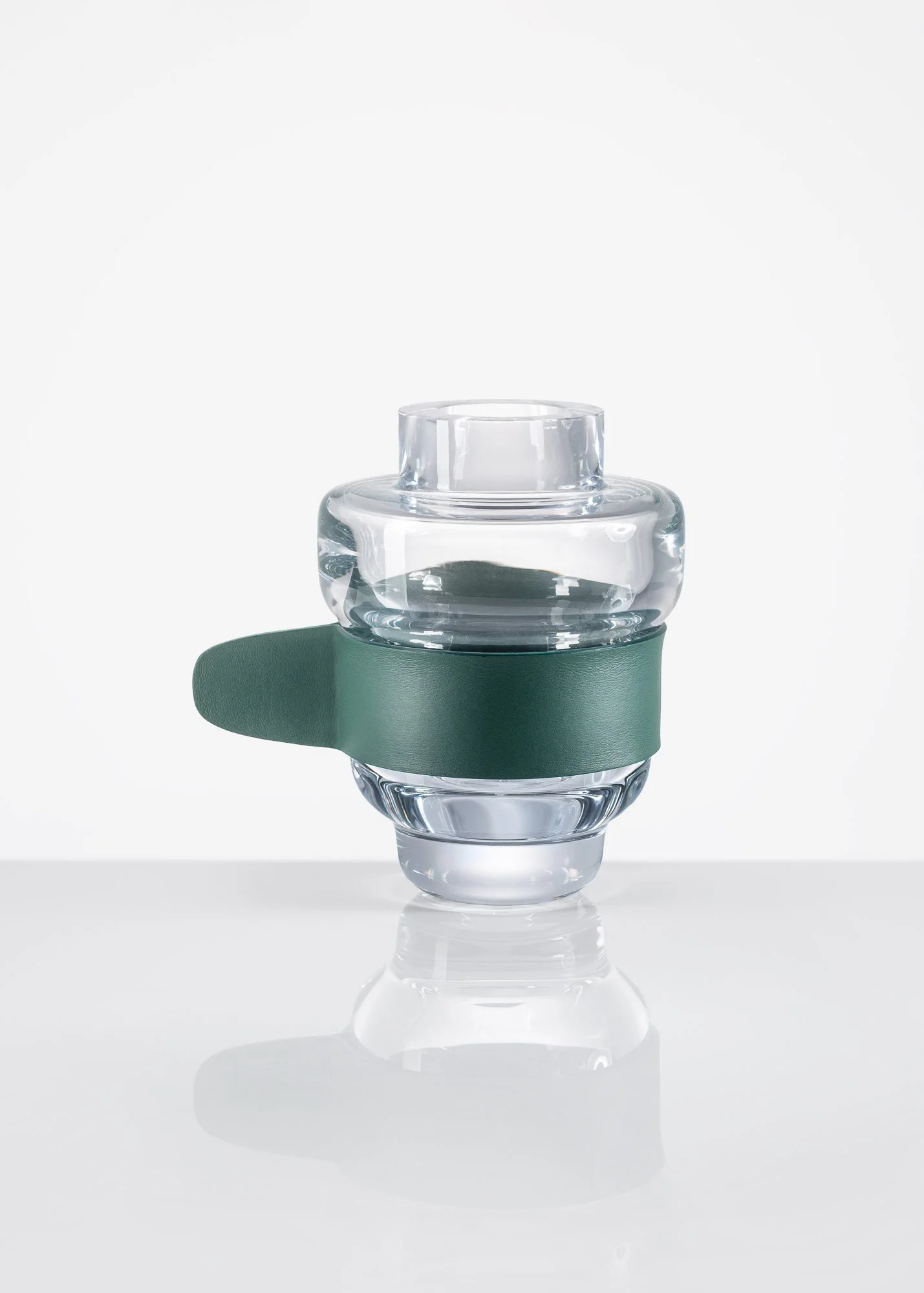 15 ŠINDELÁŘOVÁ X JUNGVIRT Medium Tall Vase Glossy + Emerald Green (Smaragdová hlubina) leather strap, photo by Anna Pleslová.JPEG