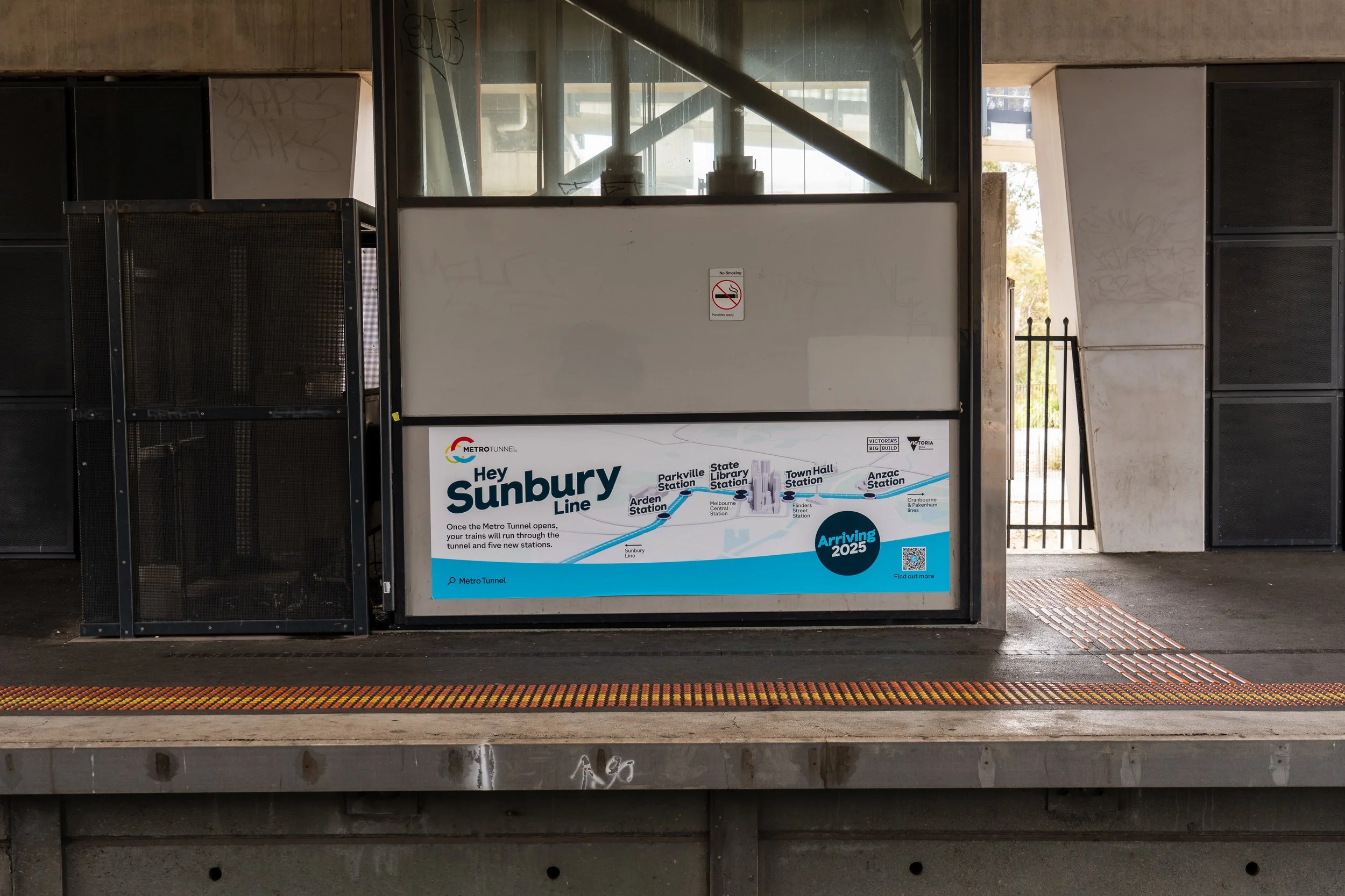 Targeted messaging tailored to line-specific commuters
