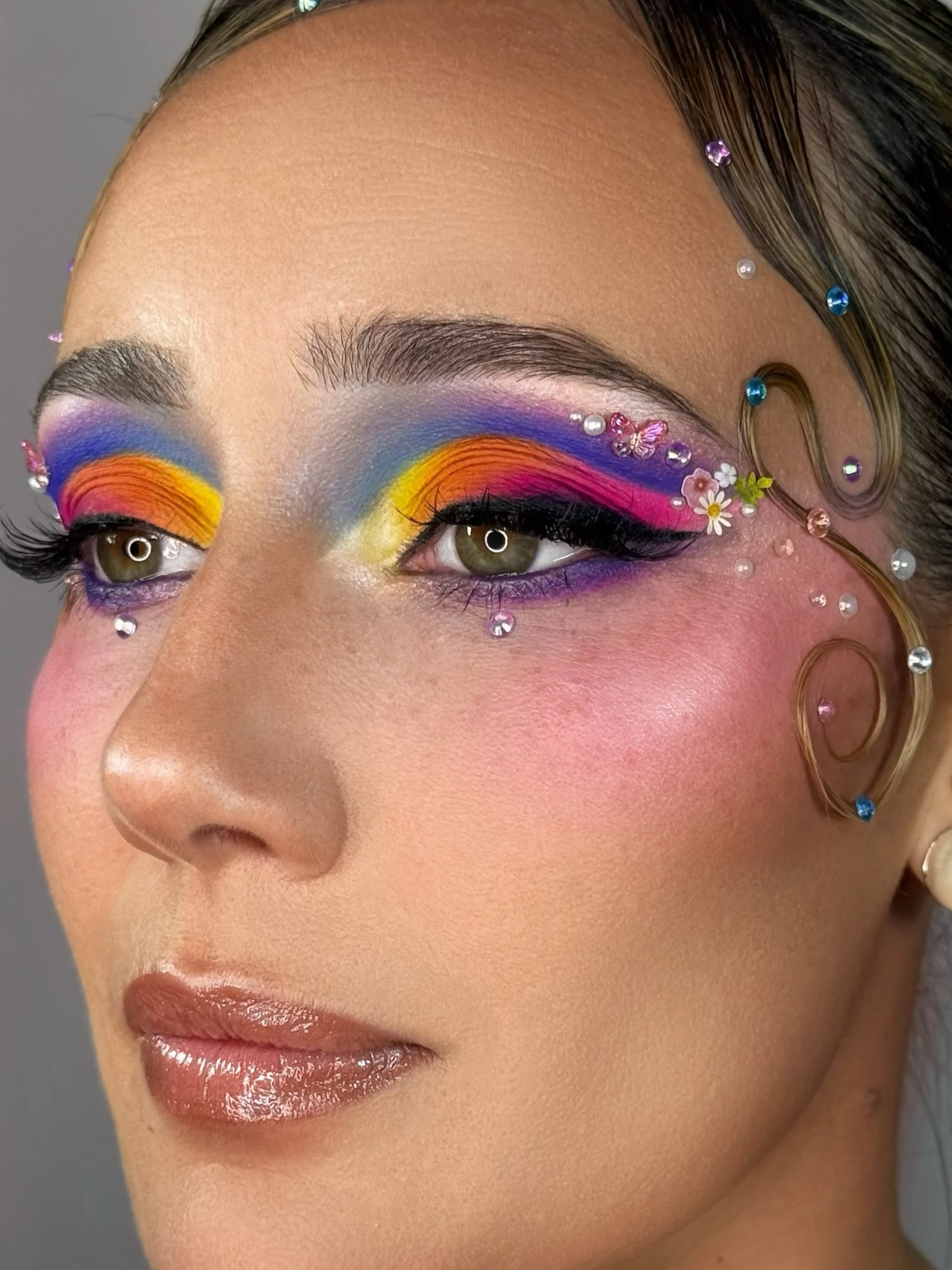 Colorful cut Crease 🩵

How I missed doing these looks 

Key products:
@plouise_makeup_academy Coloured bases
@jeffreestarcosmetics Blood Sugar, Conspiracy and Blue Blood palettes
@inglot_cosmetics 77 gel eyeliner

#makeup #colorfulmakeup #cutcrease 