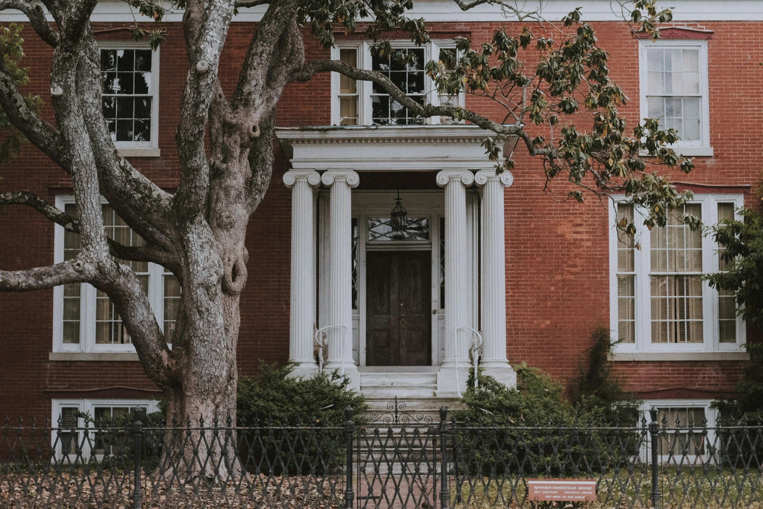 Old colonial Virginia house
