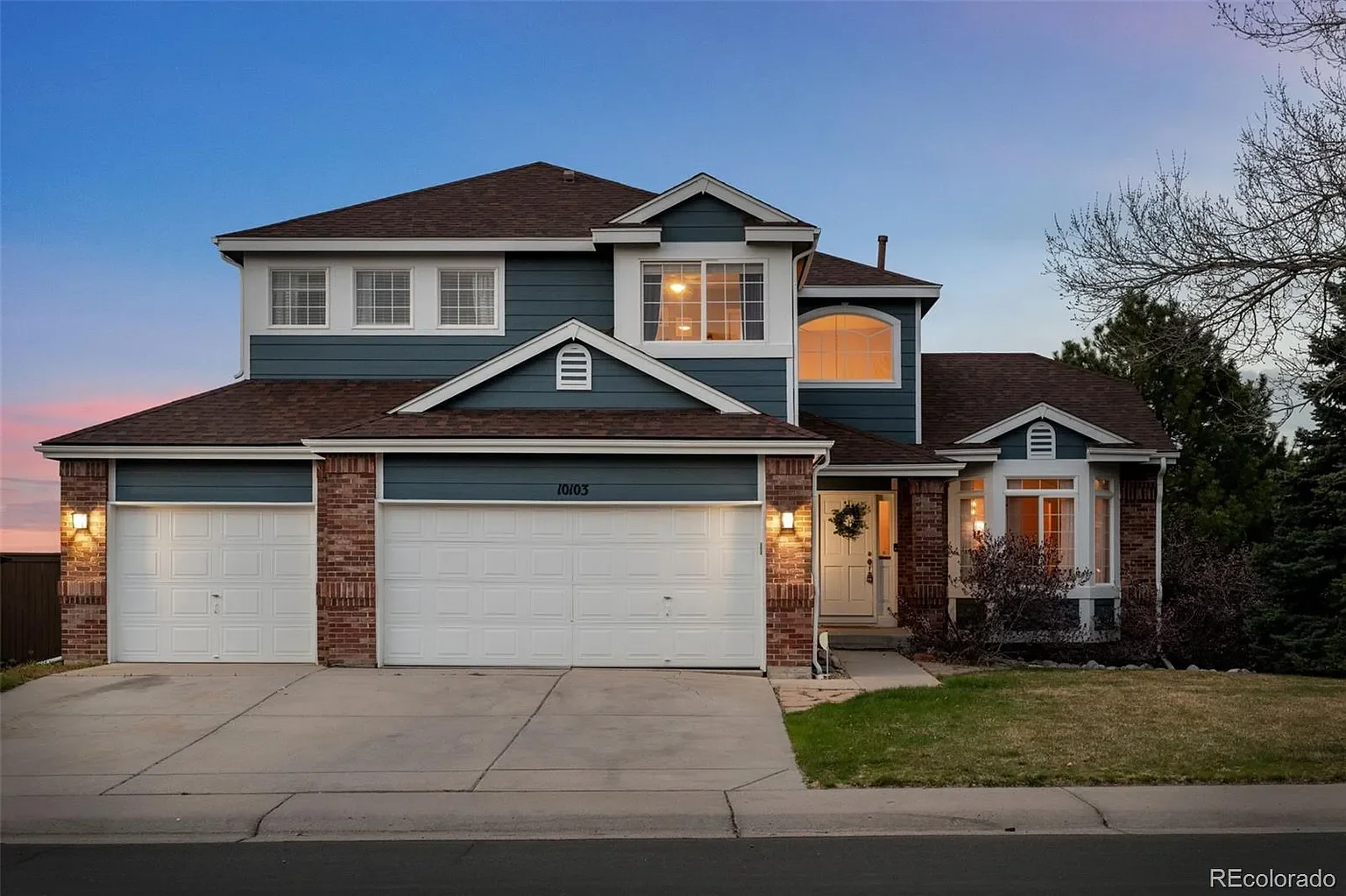 Front exterior of a modern home in Highlands Ranch, Colorado