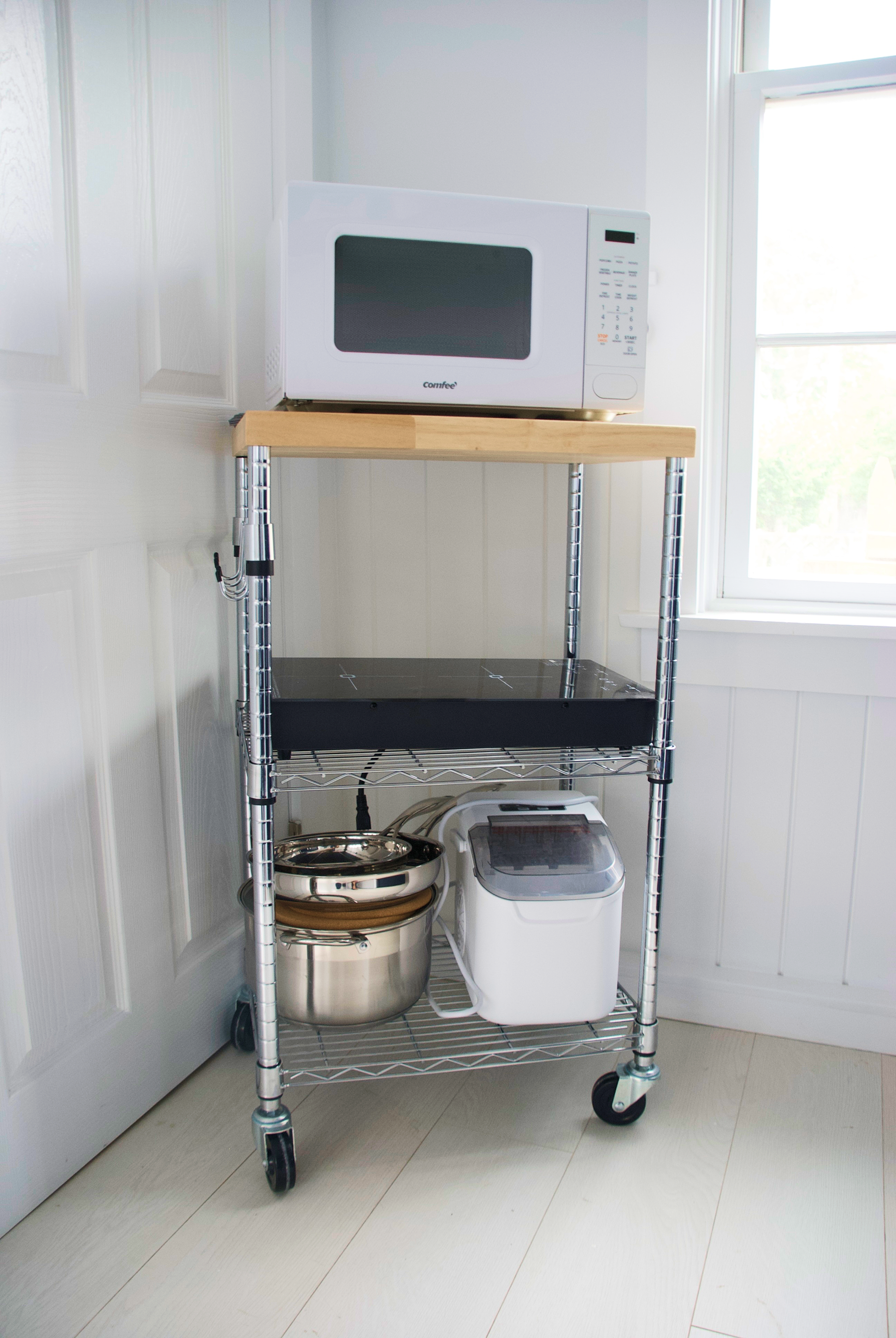 Little Gay Inn has a portable cooktop, ice maker, microwave, and pots and pans. Everything you need for a good time!