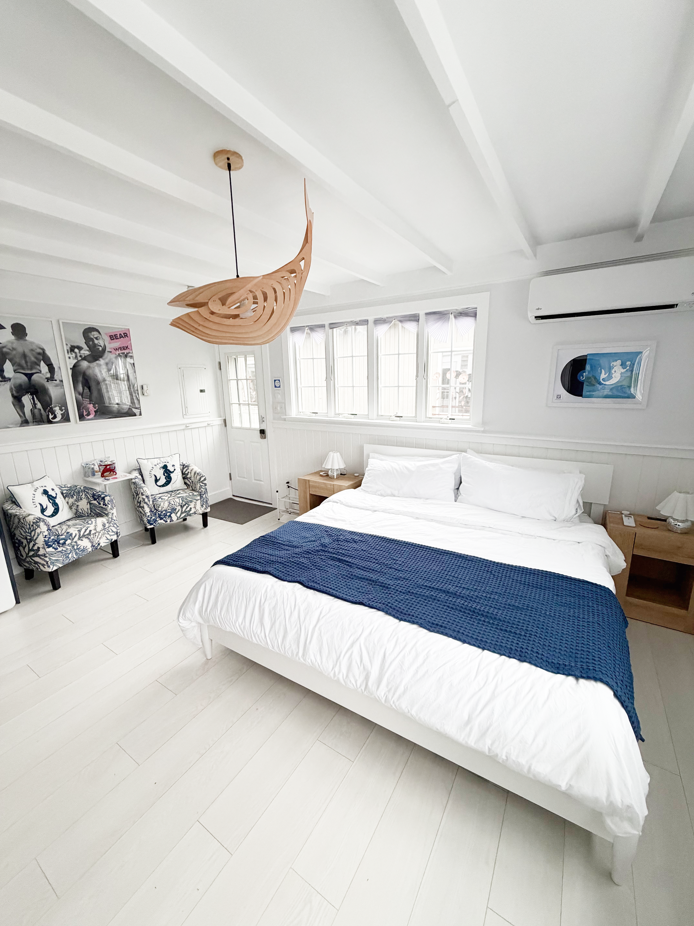 A king size, Casper mattress, with plenty of outlets for all your comforts and needs.