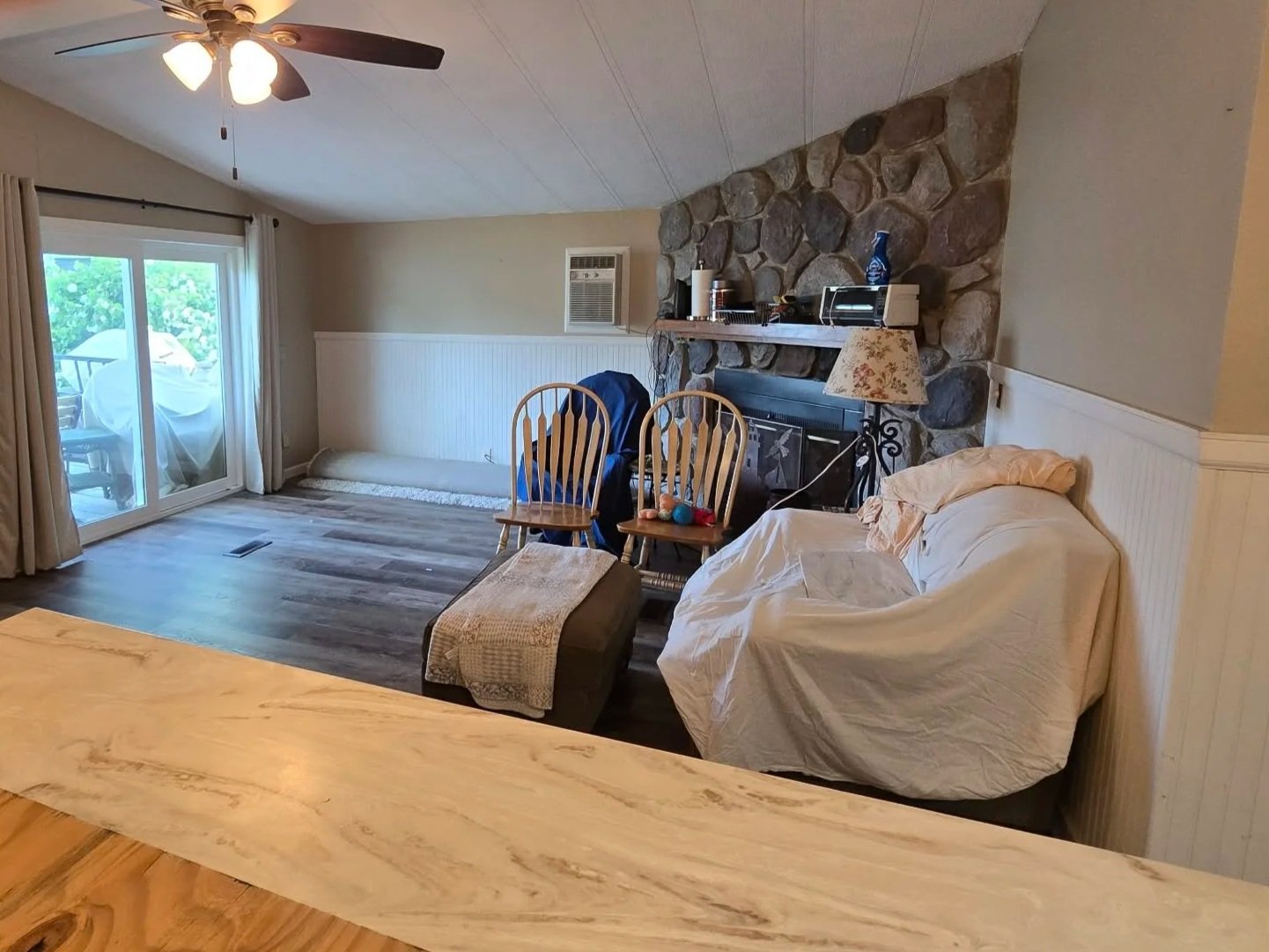 BEFORE -  LIVING / KITCHEN