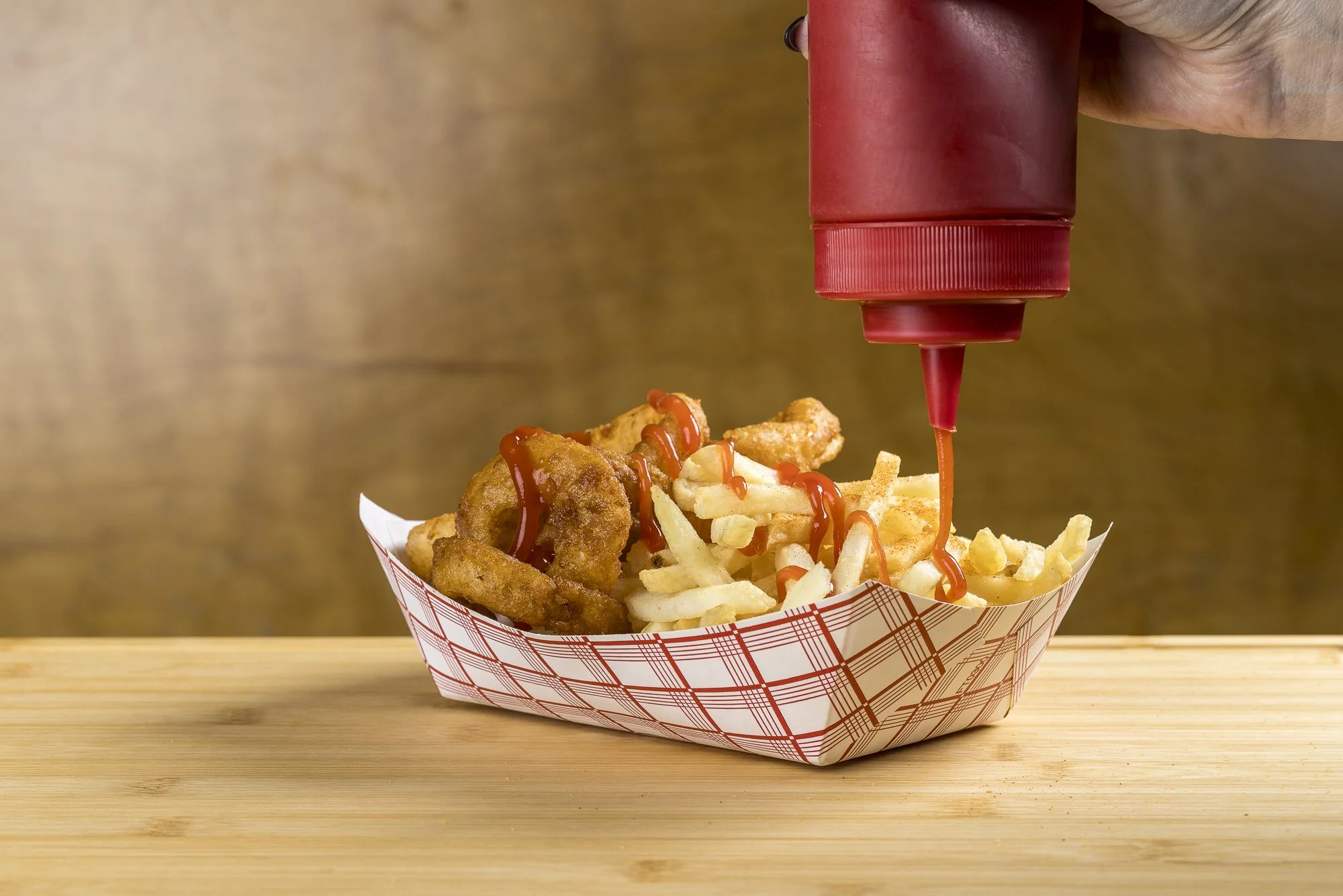 Commercial food photography for Riverside Lunch featuring their half rings half fries appetizer.