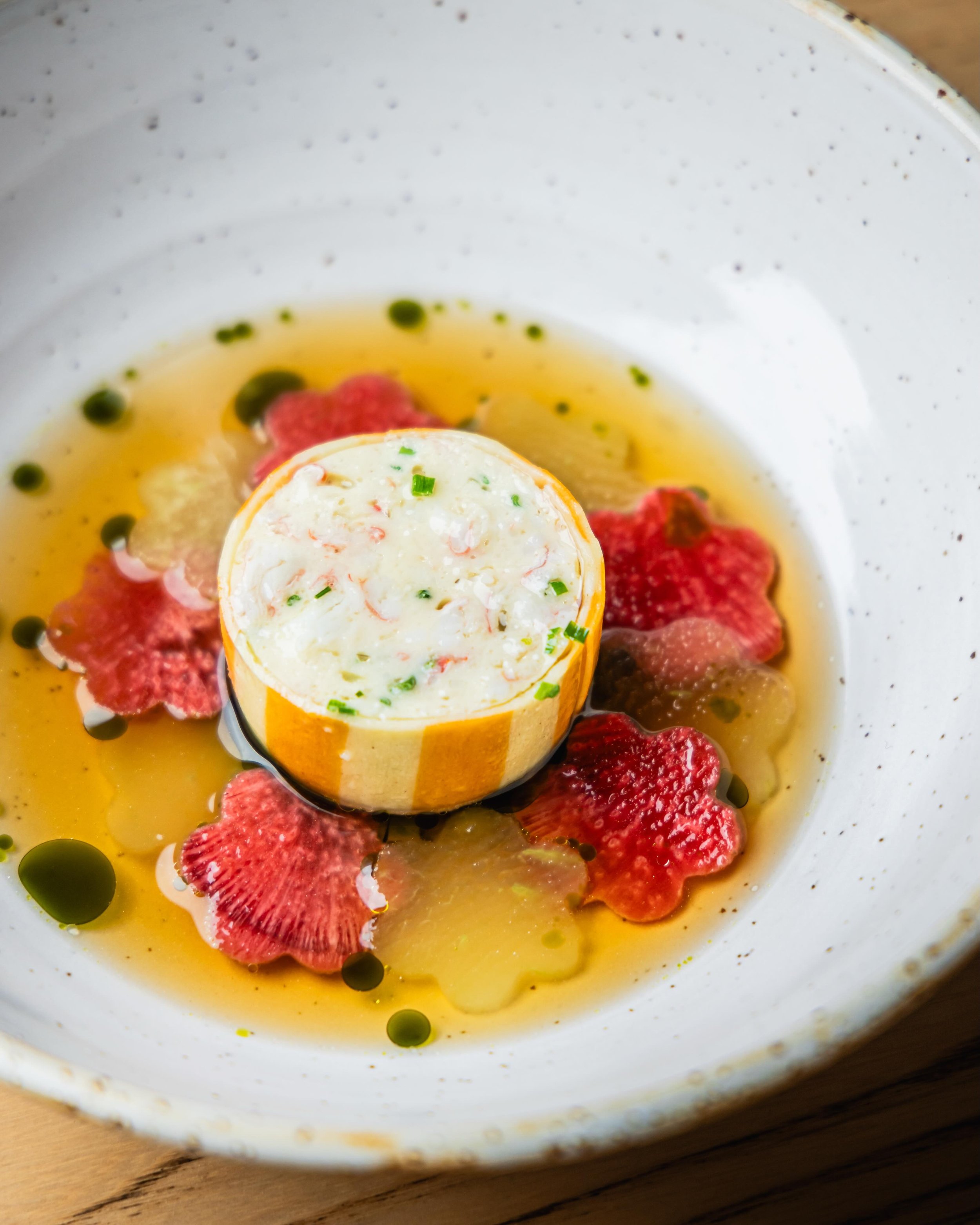 🦀What a fun dish to kick off a menu! King crab cannelloni, radish, apple, celeriac, fish ponzu consomm&eacute; - this is the first course on @embra.nz&rsquo;s current menu, and it sets the tone for a really memorable meal.

FYI - Embra is open this 