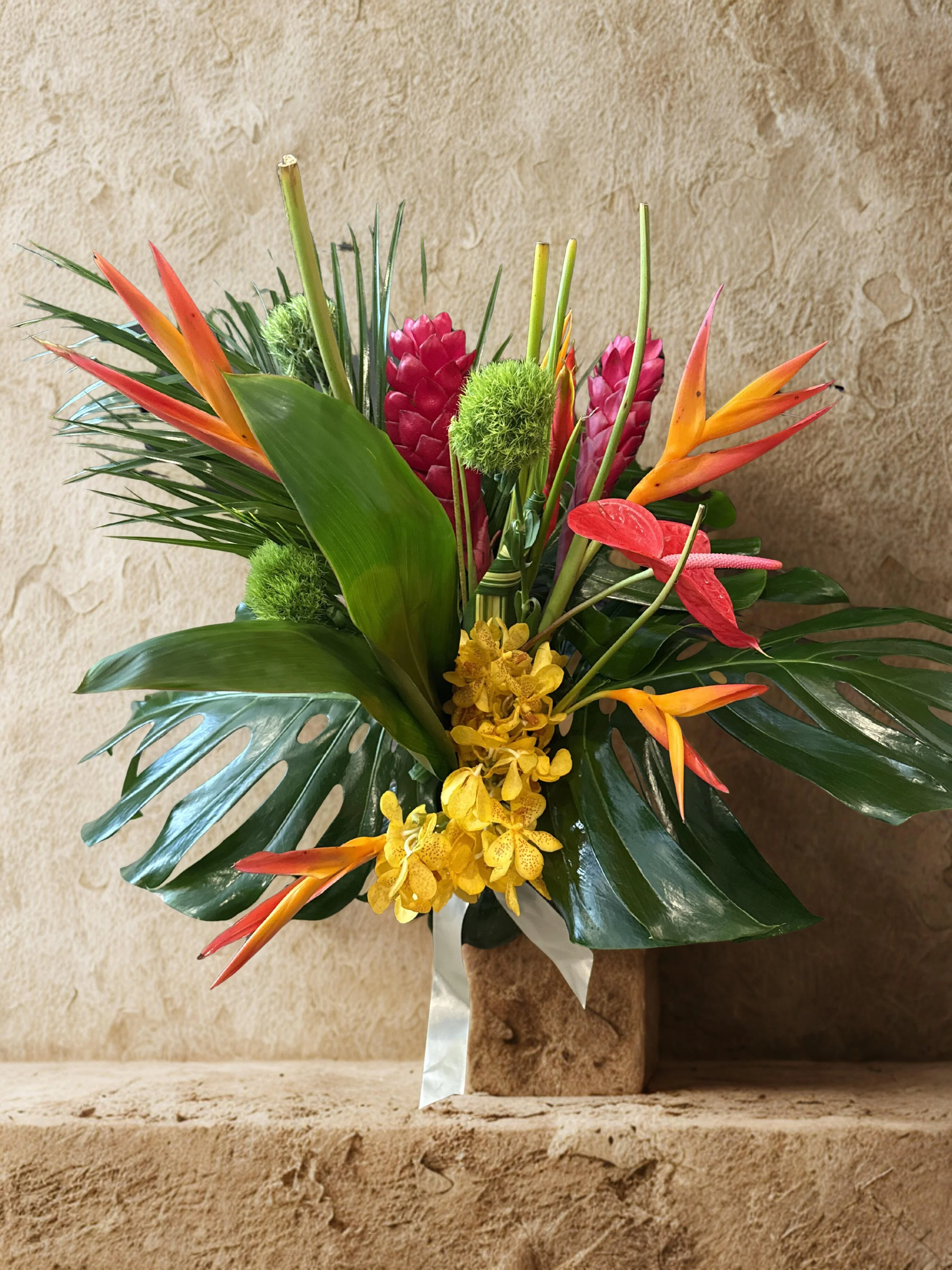 Isla Amor Tropical Arrangement