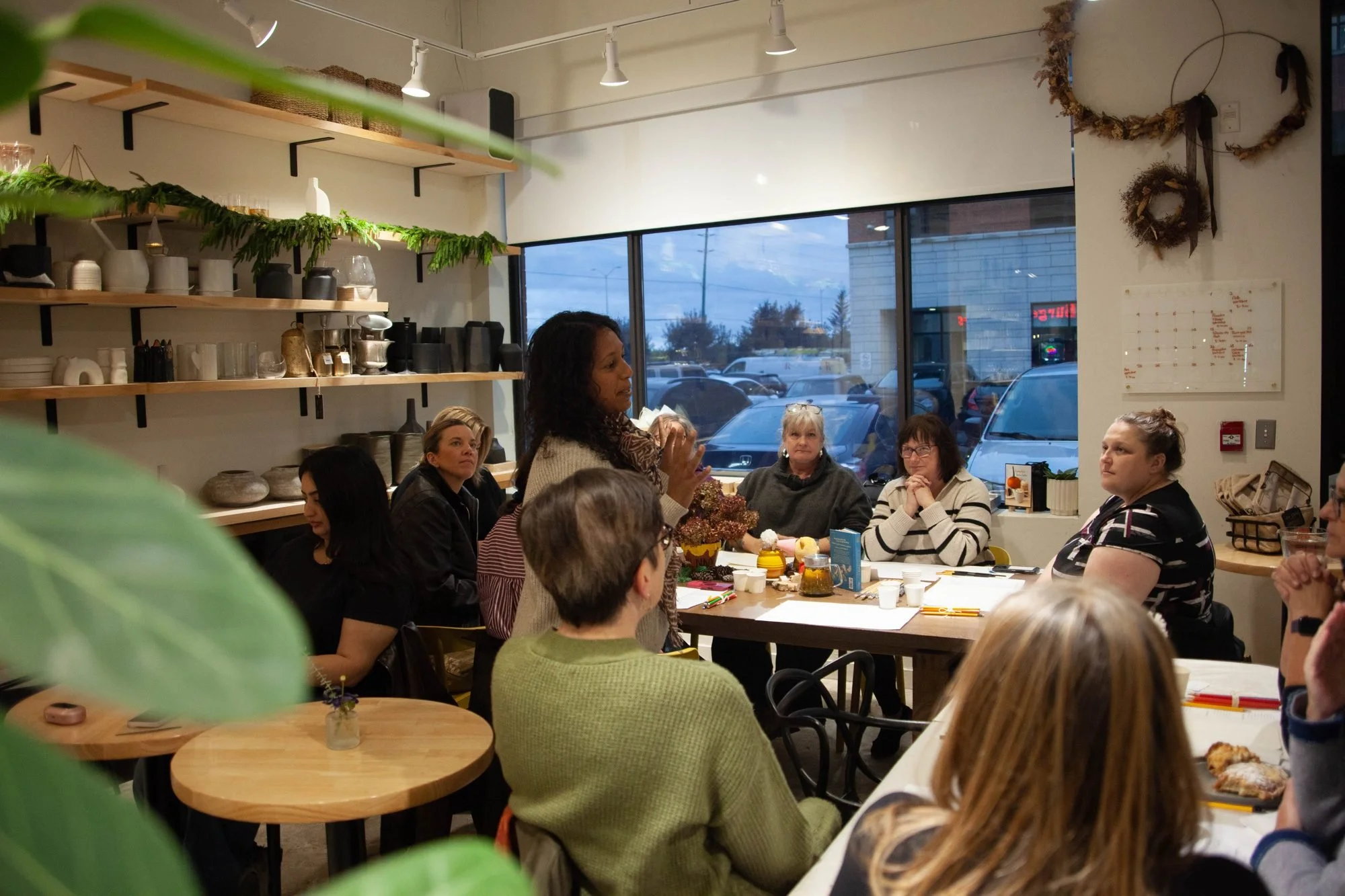 11-botanical-workshop-ottawa-facilitator-teaching.jpg