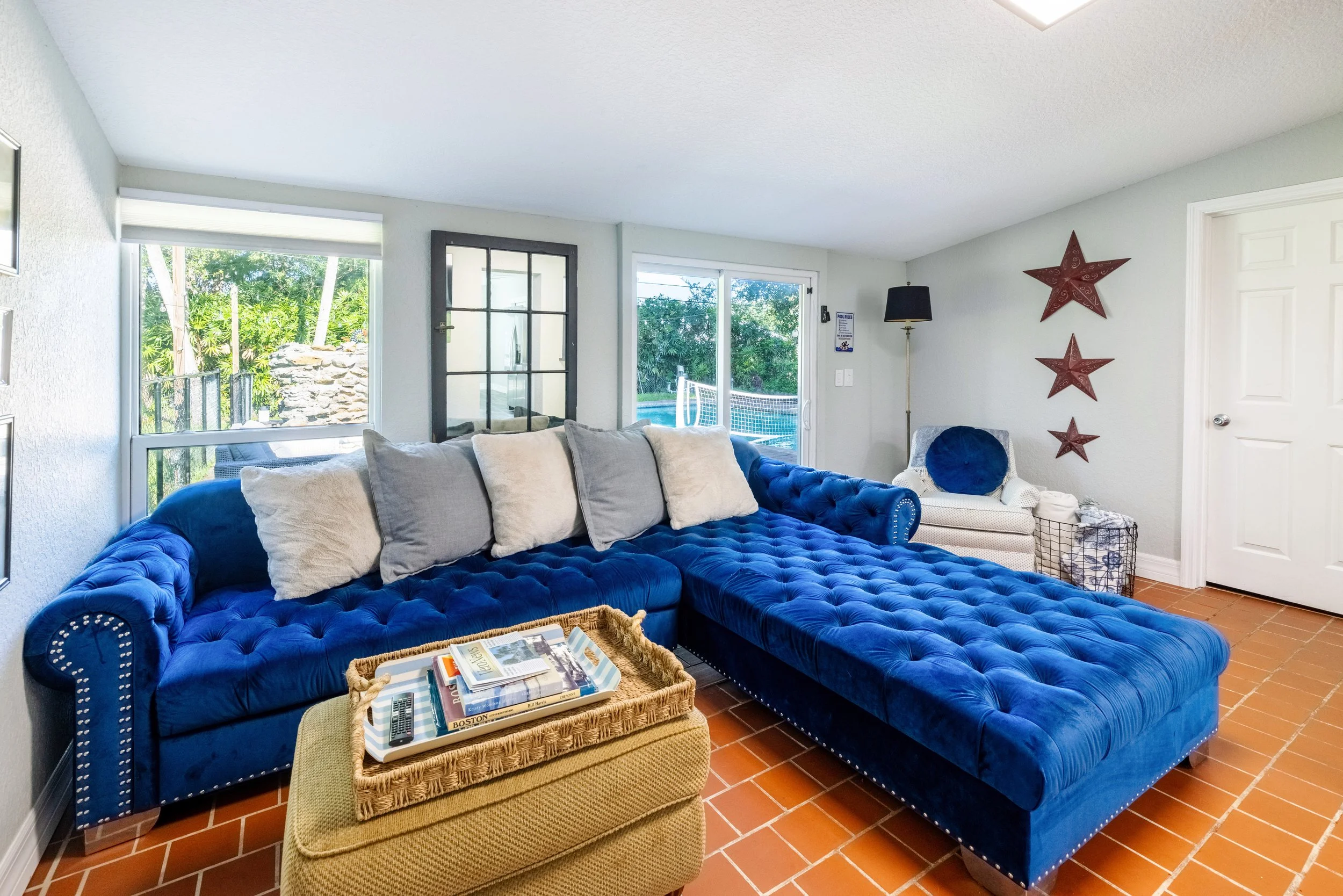 1830_45th_Ave_interiors_living1.jpeg