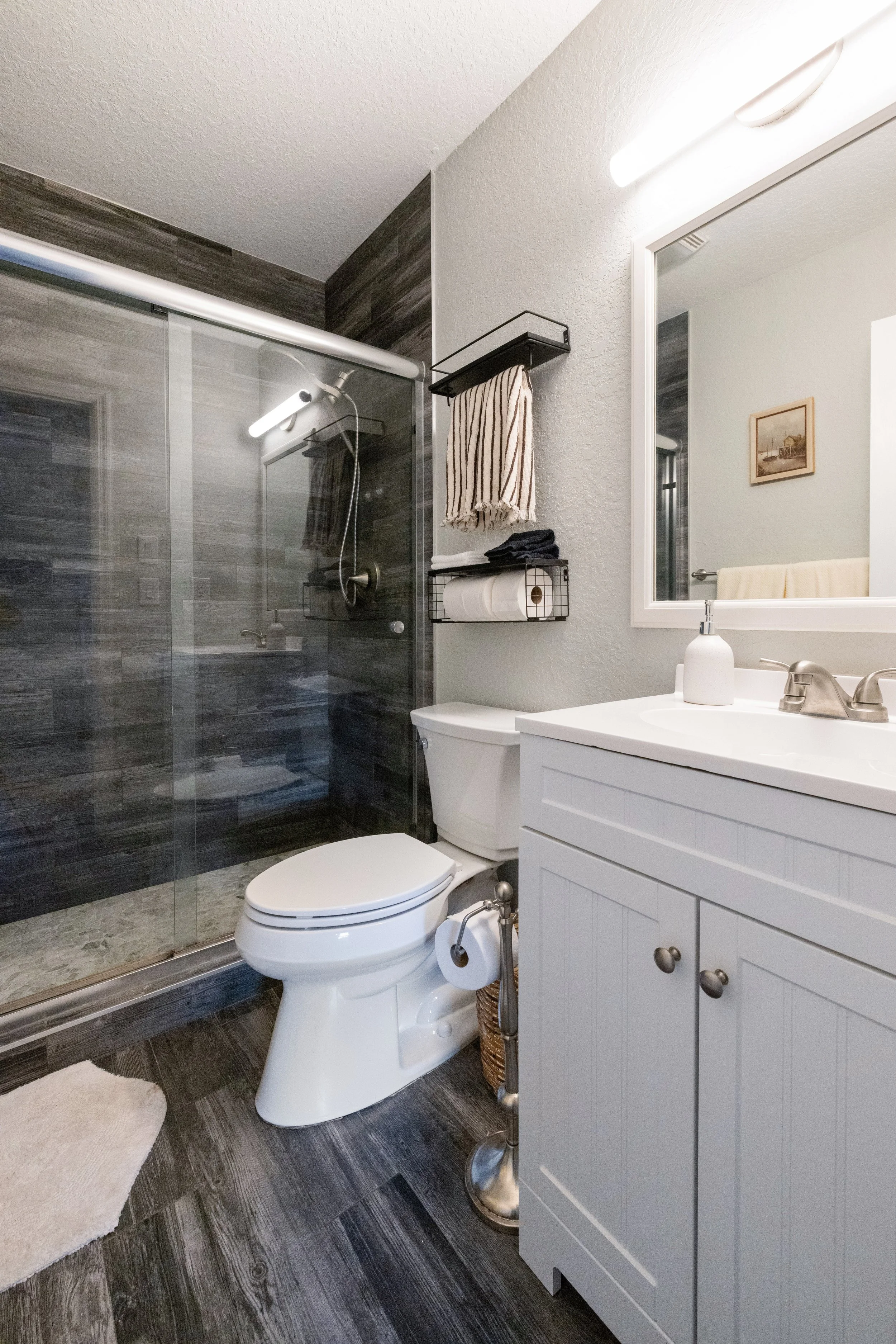1830_45th_Ave_interiors_bathroom1_vertical.jpeg
