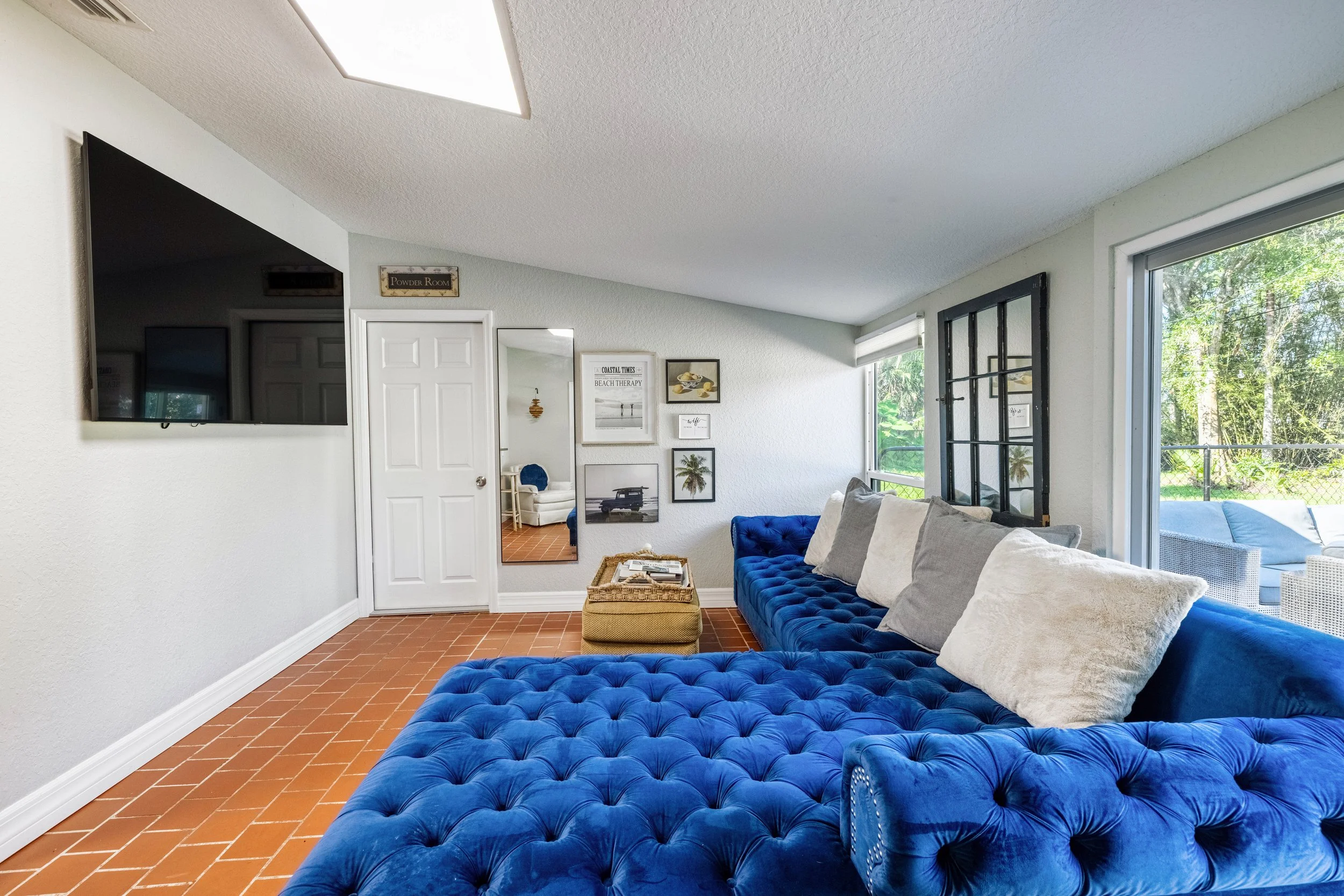 1830_45th_Ave_interiors_living2.jpeg