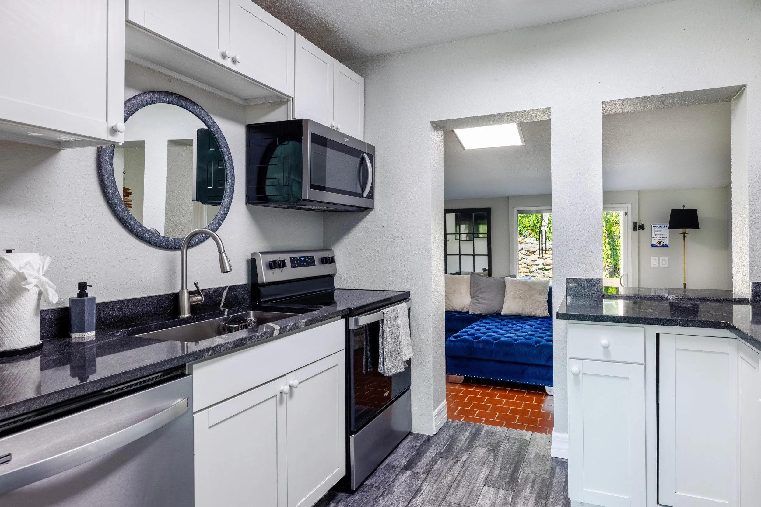1830_45th_Ave_interiors_kitchen1.jpg