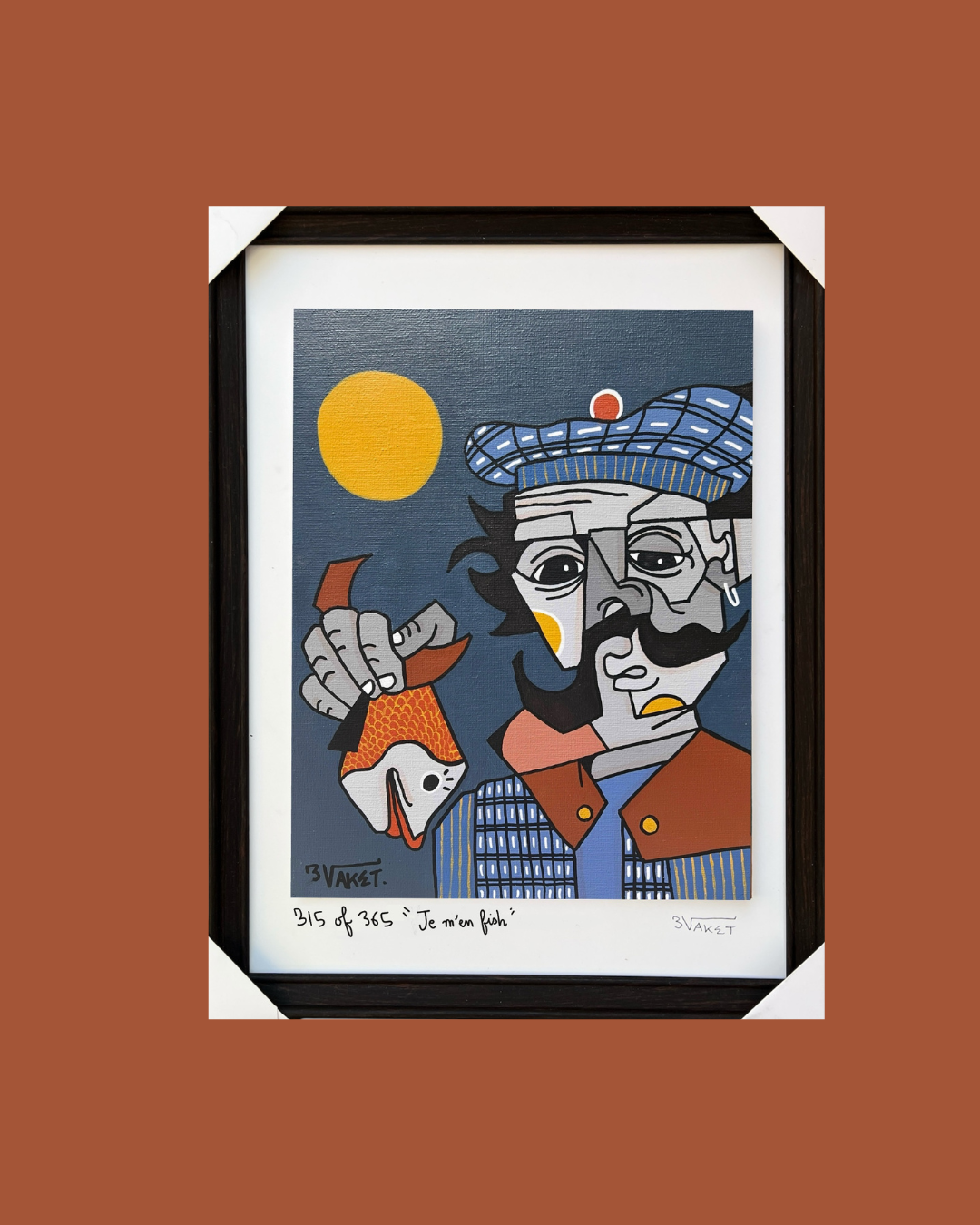Une peinture représentant un homme avec un chapeau, une moustache et une barbe, tenant une masquede théâtre de comédie. Le fond montre un ciel nocturne avec un soleil ou une lune jaune et un petit cercle rouge. La peinture est encadrée dans un cadre 