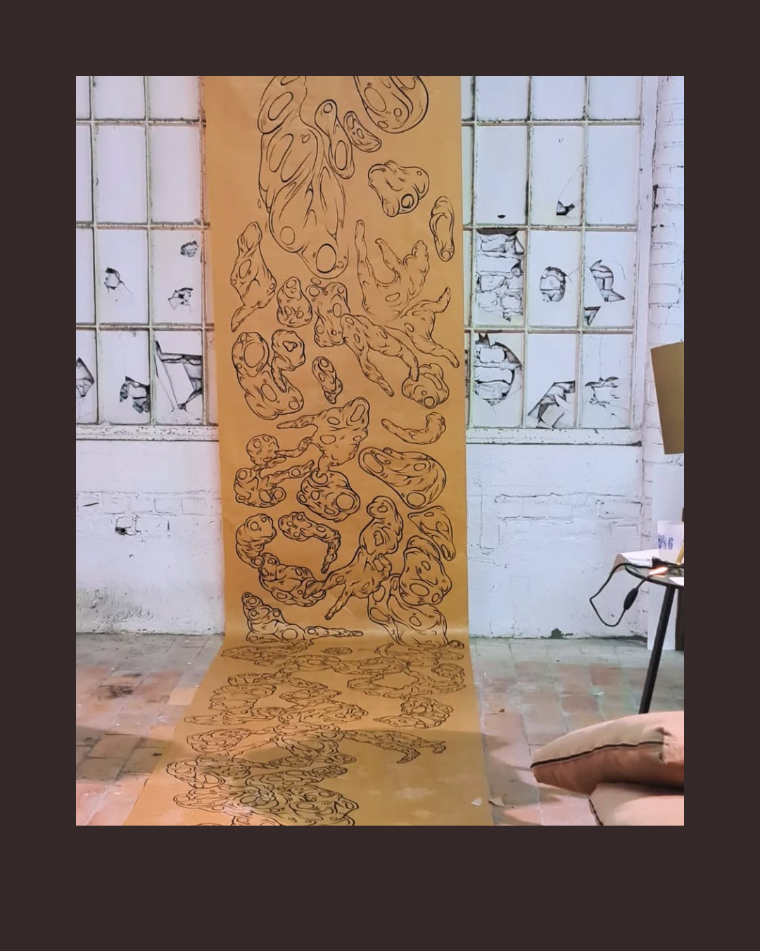 L’expo « Nos rêves de gosses » prend place dans un lieu atypique : une ancienne friche de 1.200 mètres carrés à Roubaix, un vaste espace qui offre aux artistes une toile vierge propice à l’expression artistique.