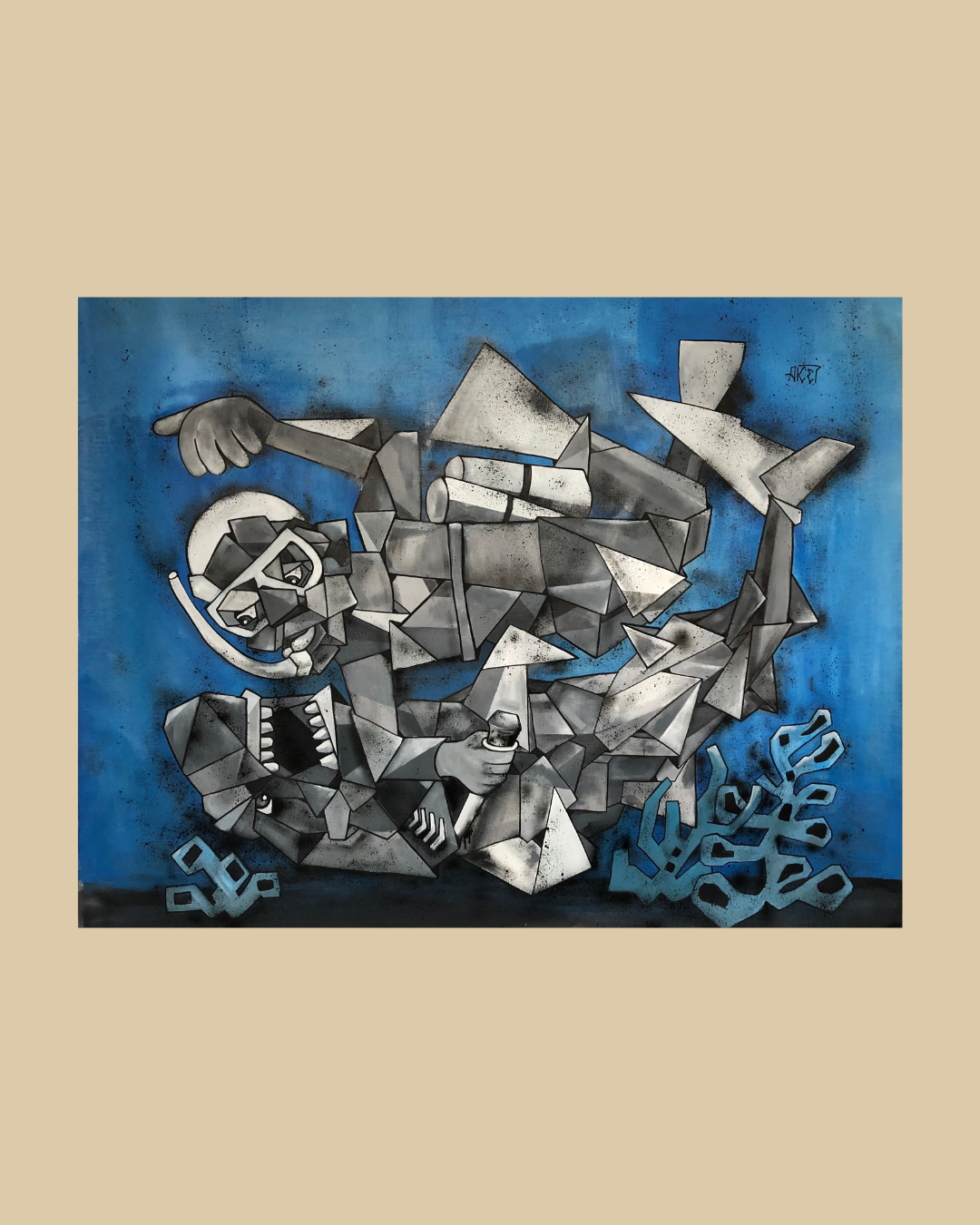 Une peinture murale en style graffiti représentant un personnage stylisé avec un casque à oxygène, entouré de formes géométriques en nuances de gris et noir sur un fond bleu. Le personnage semble flotter ou tomber, avec des lettres ou symboles à ses 