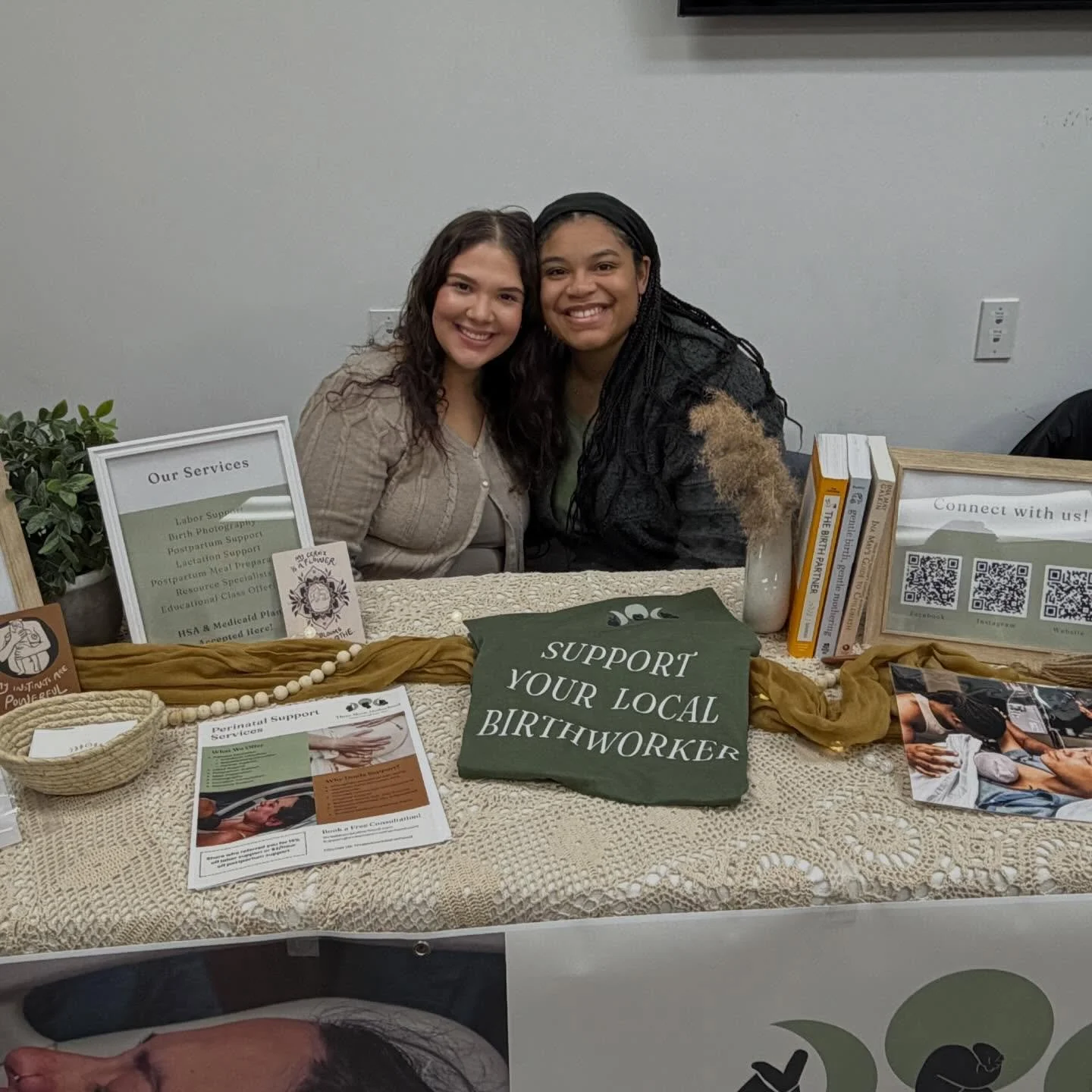 We are at the Ann Arbor Birth and Baby Fair hosted by @themamasnetwork_a2 🌝 it was so great connecting with all birthworkers, perinatal professionals and families!