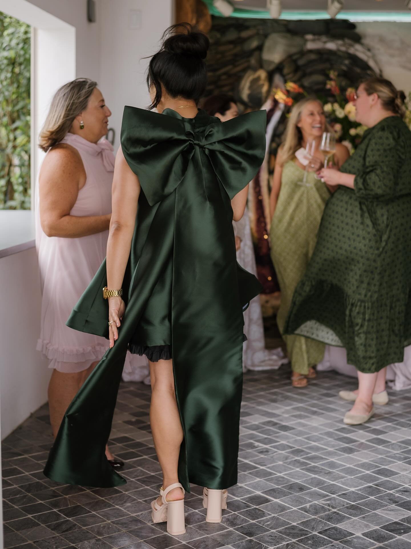 A main-character bow for the most stylish bride!

credits:
photographer: Tizzy with @renphoto_sc 
bride: @kimi_hugli
dress: @youngmermaids