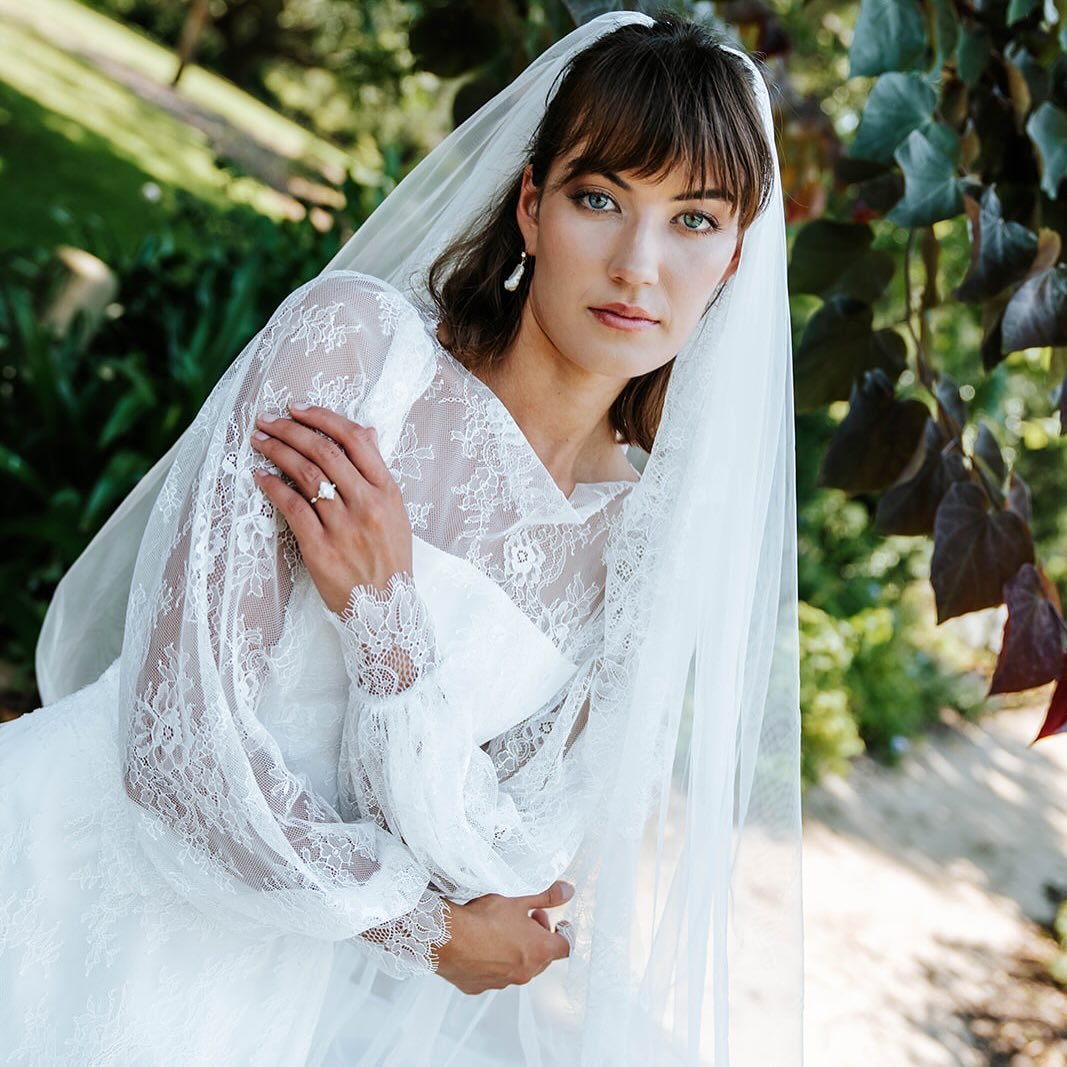 Designed for your body. Built around your vision. Because YOUR dress should feel like YOU&hellip; ✨
Now booking 2026-2027 brides!

photographer:@alexblakephotography
dress/veil: @youngmermaids
hair/make up: @quinn.themua
model: @belladell 
accessorie