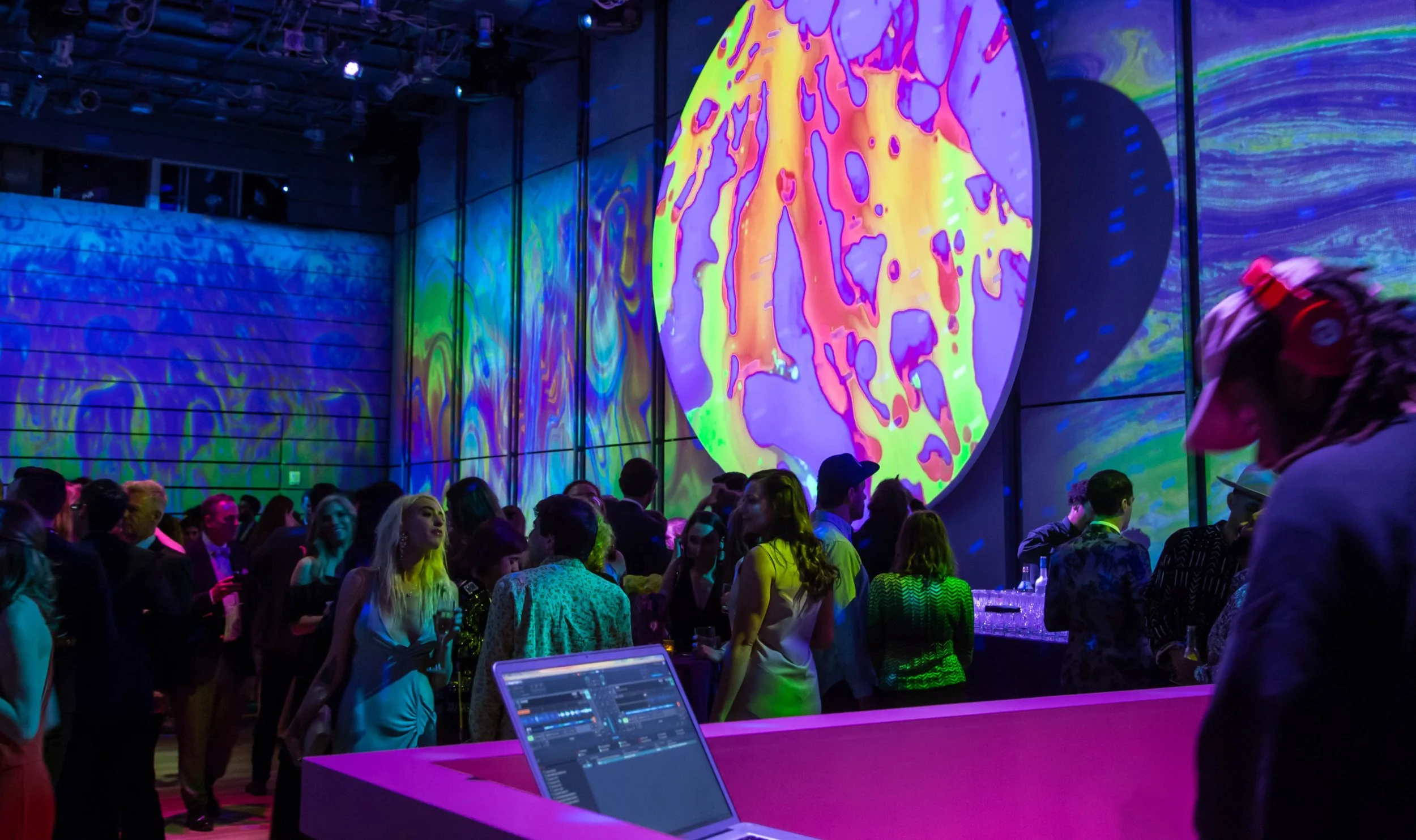  WHITNEY GALA 
 INSTALL  //  PROGRAM 