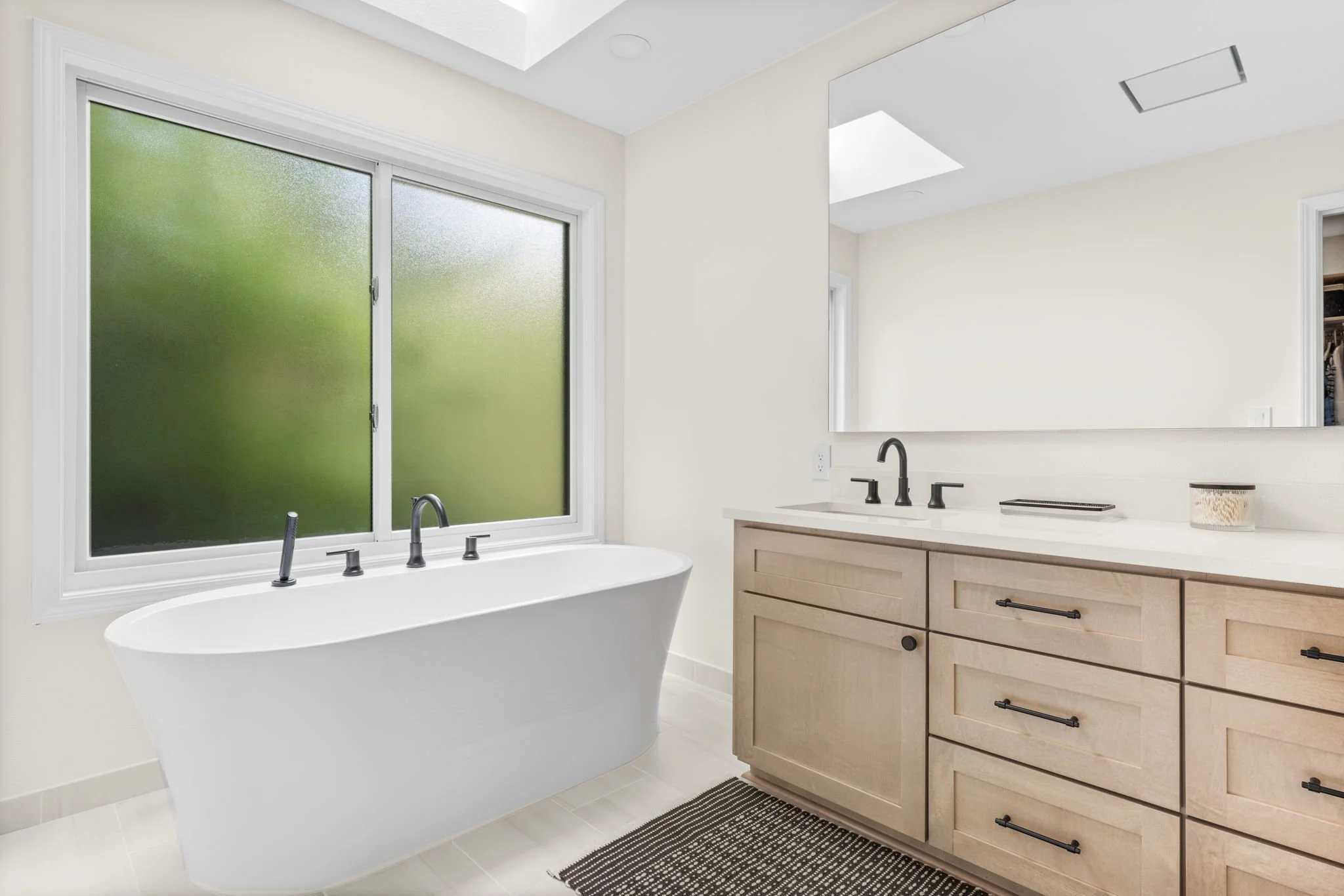 18 Free-Standing-Bathtub-Custom-Vanity.jpg