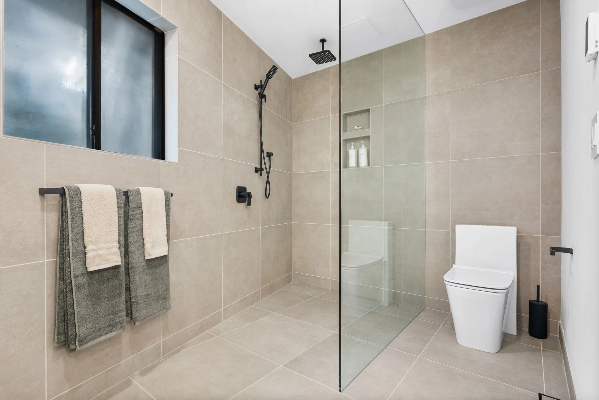 Walk-In Showers: When a Bathroom Finally Feels Like a Retreat