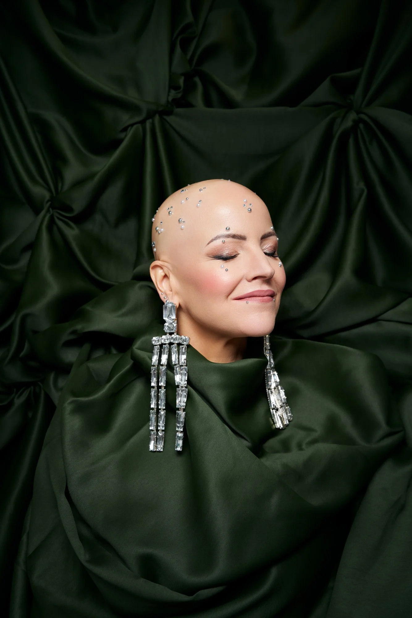 Fashion photoshoot Anne Vainio without hair