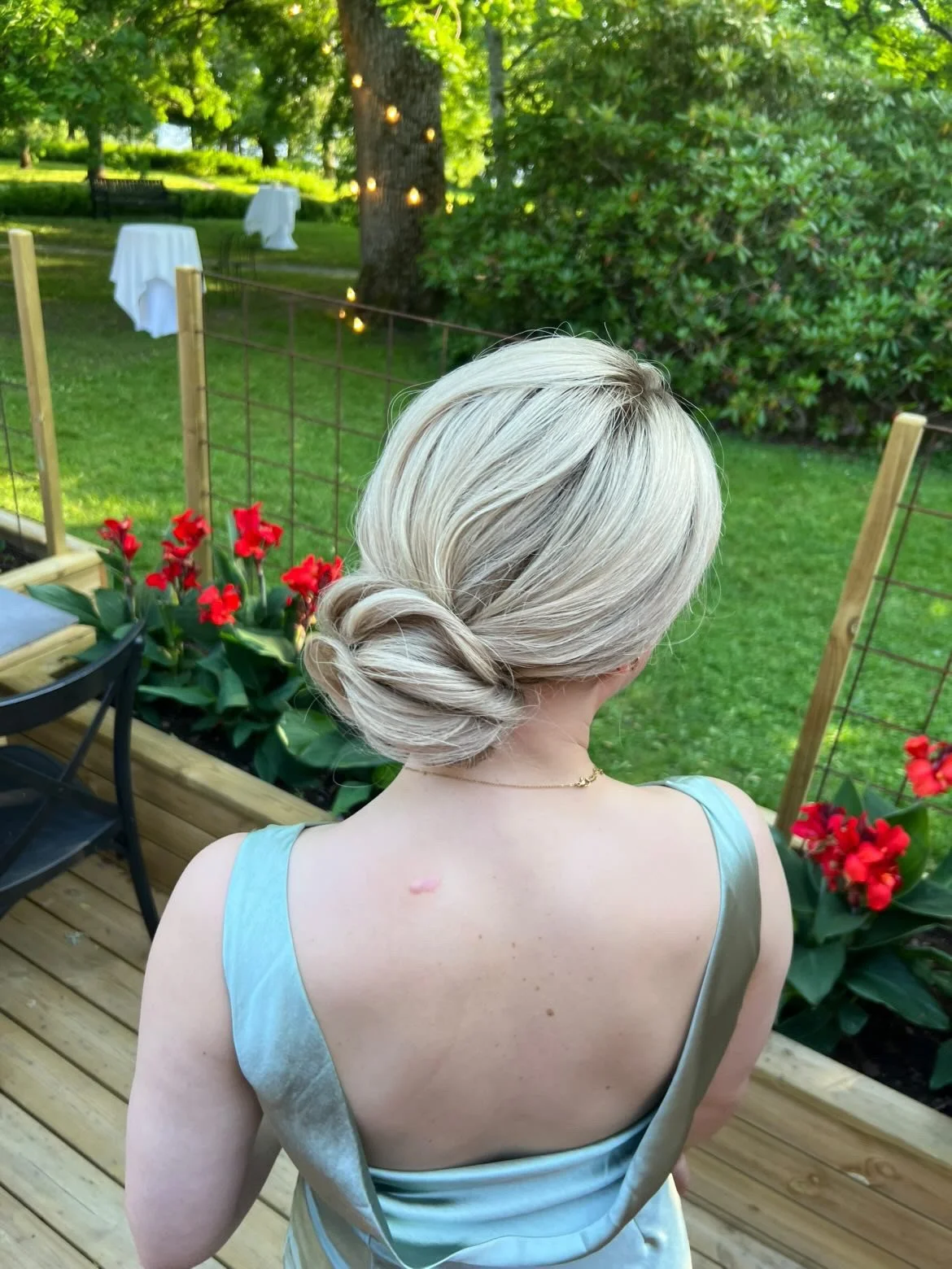 A woman with platinum blonde wig