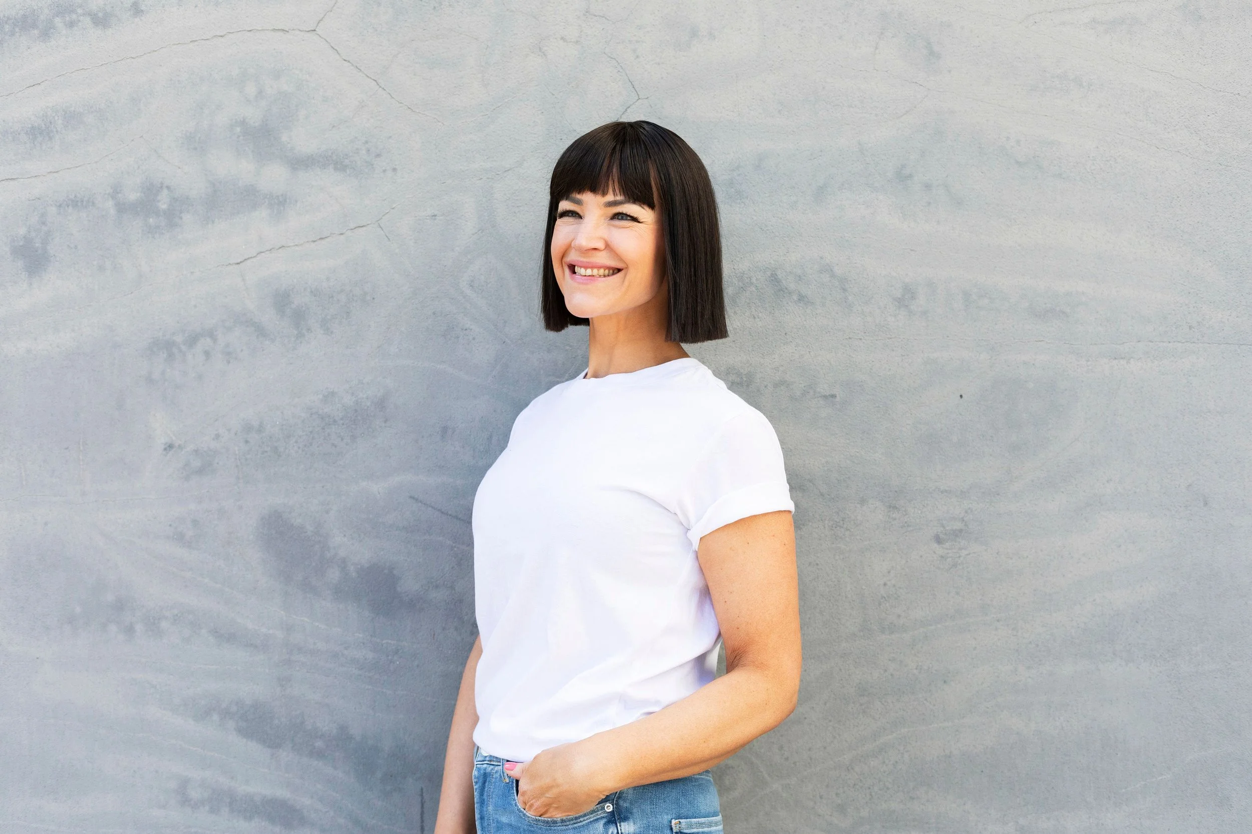 A woman with dark, straight hair and bangs wig