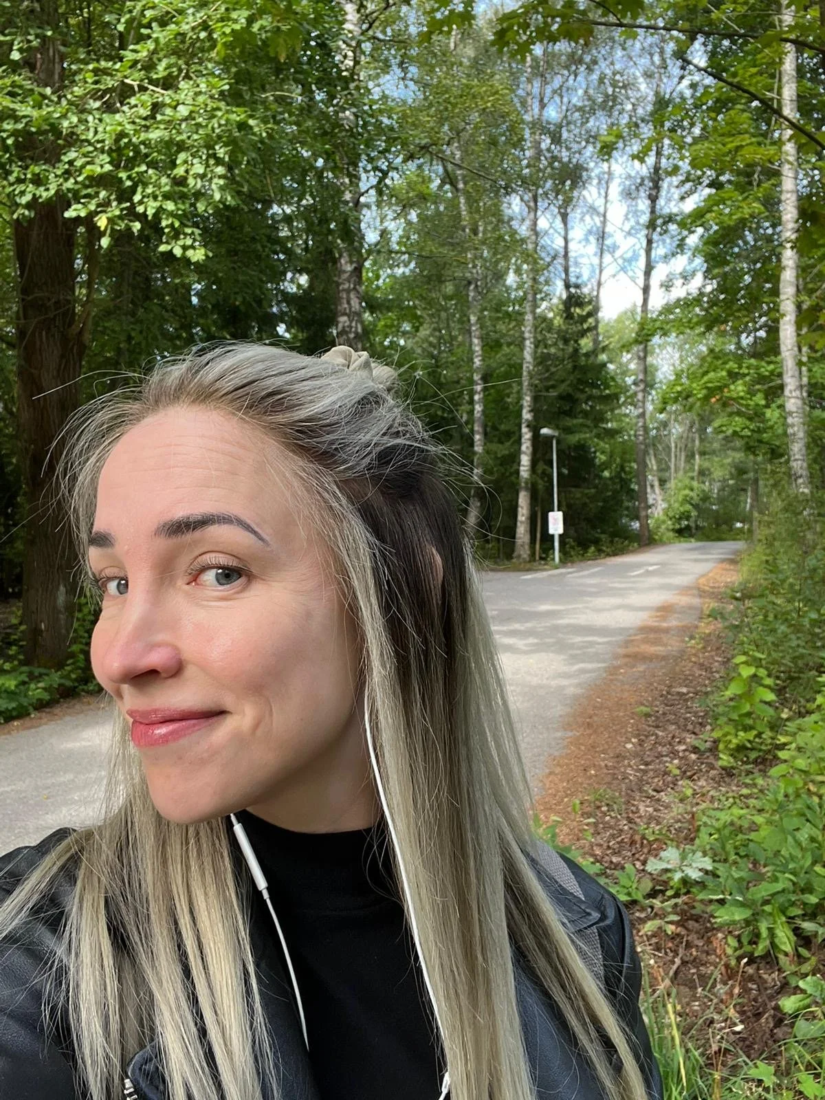 A young woman with long blonde hair natural wig