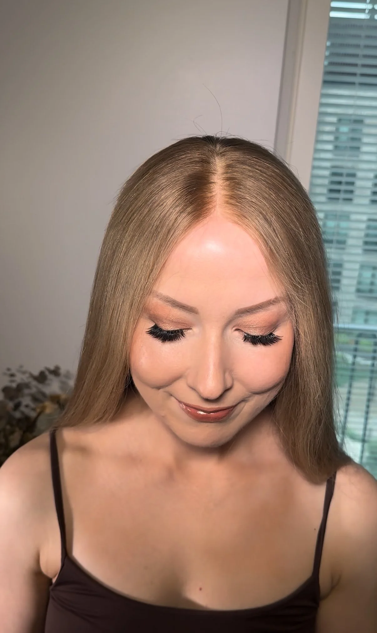 A woman with long light brown hair wig