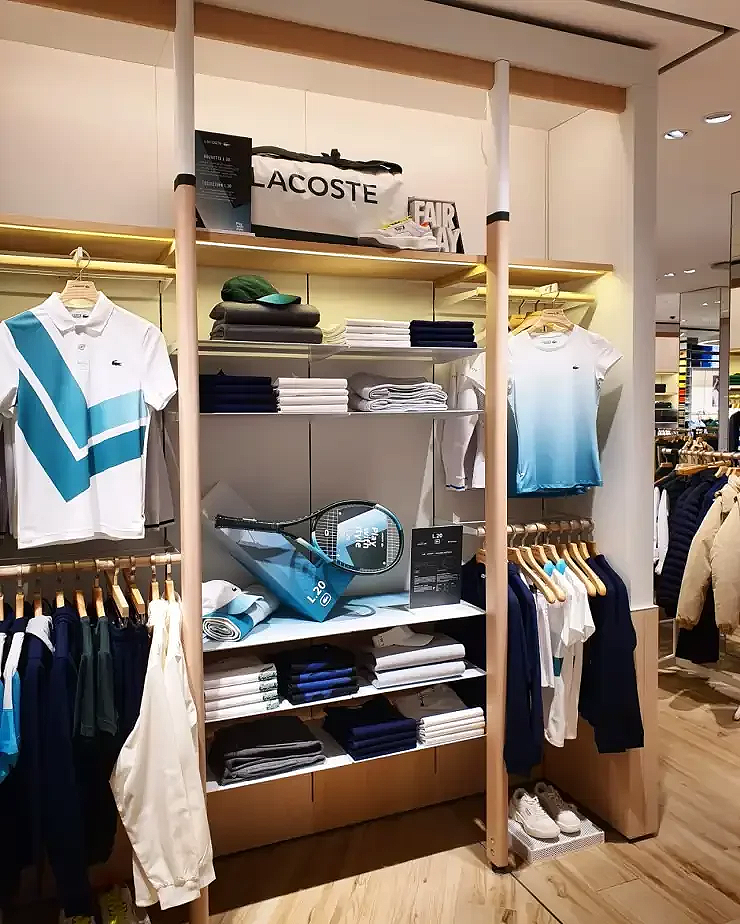 Lacoste-Vue-densemble-1.jpeg.png