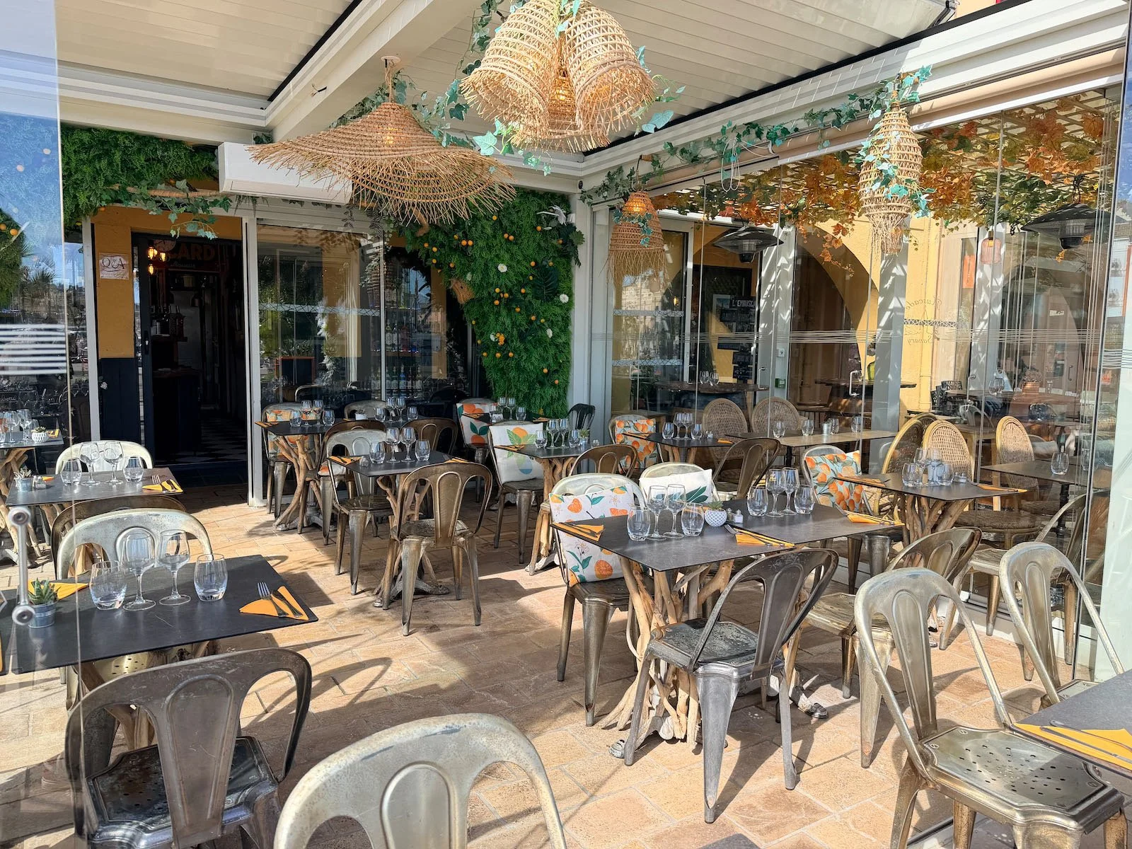 la salle de restaurant de la muscade à sanary sur mer