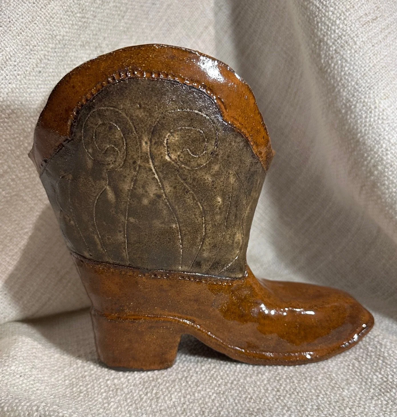 Keraaminen cowboybootsivaasi