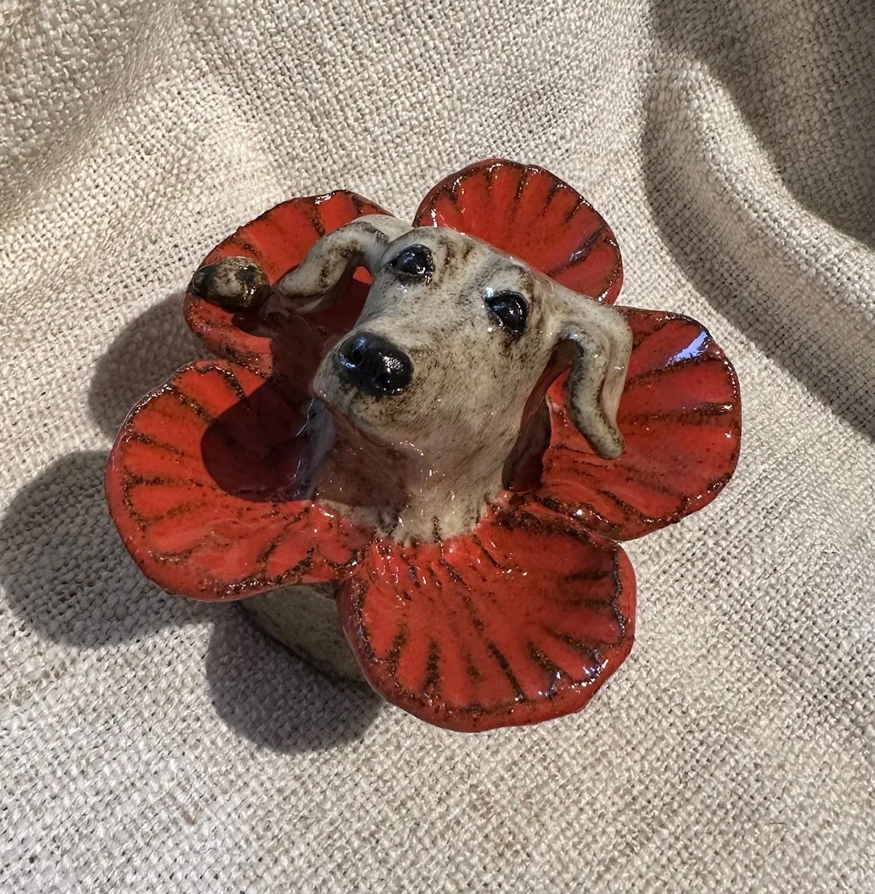 Kukkakoira-veistos, 2025