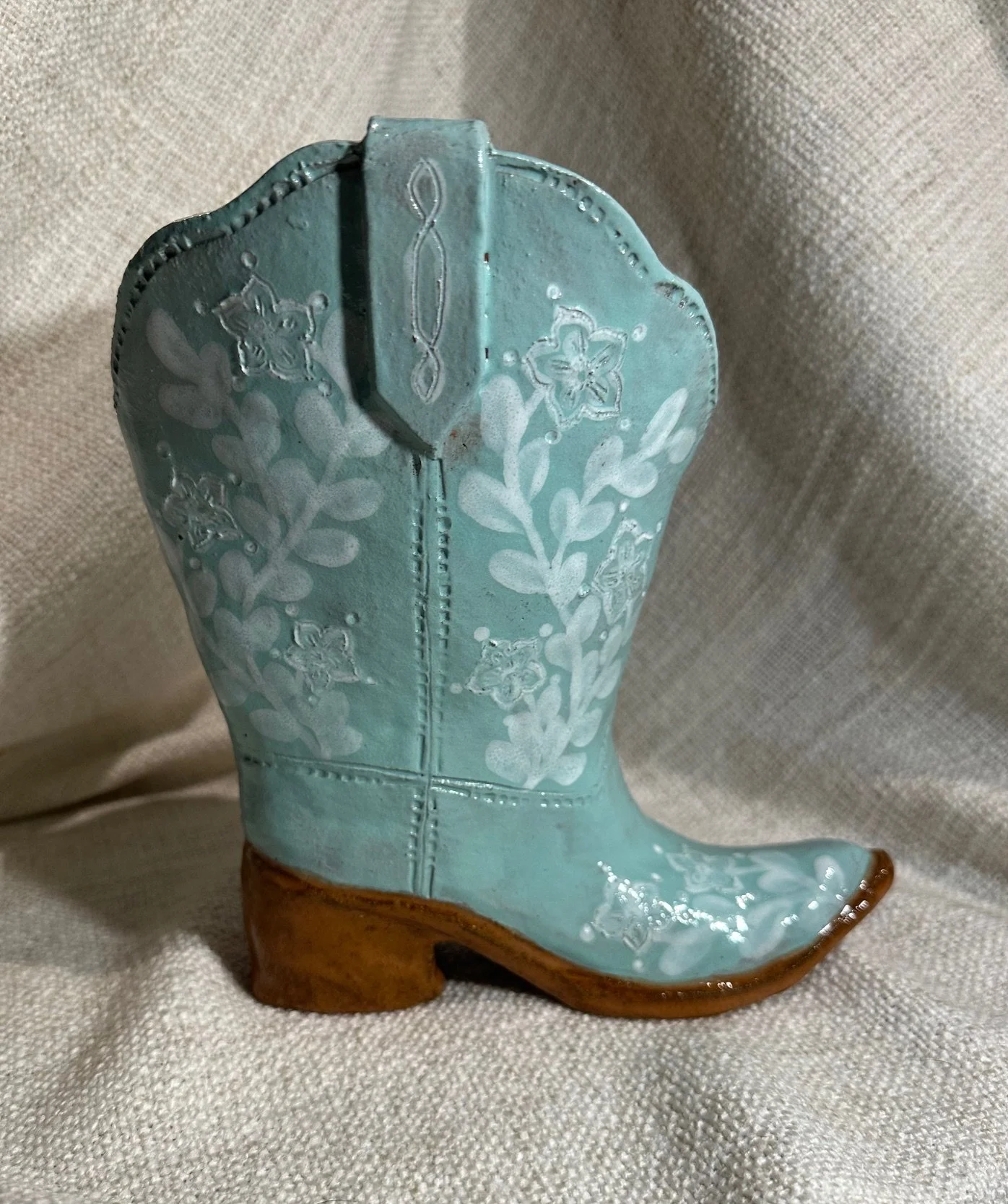 Keraaminen cowboybootsivaasi