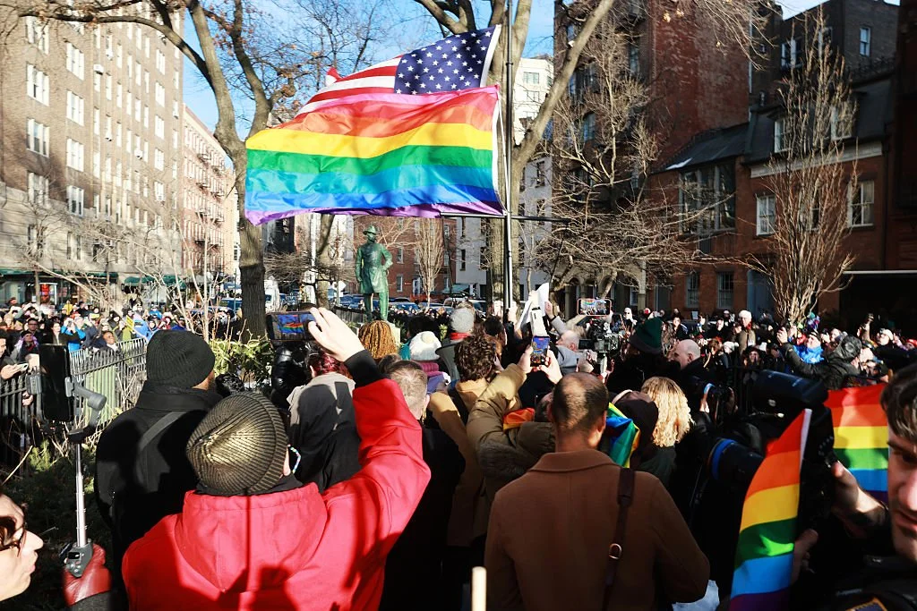 Pride-vlag zal opnieuw wapperen bij het Stonewall-monument nadat de regering-Trump van koers verandert