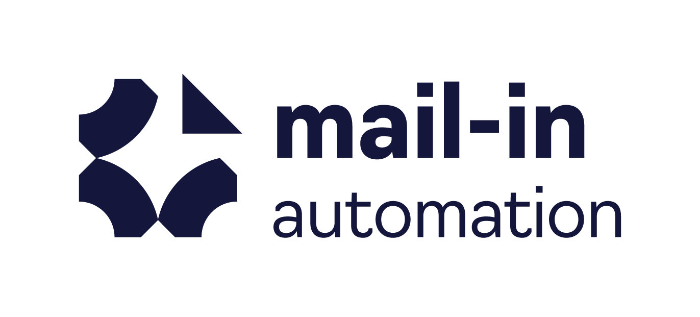 Logo mit geometrischen Formen und dem Text "mail-in automation" in dunklem Blau.