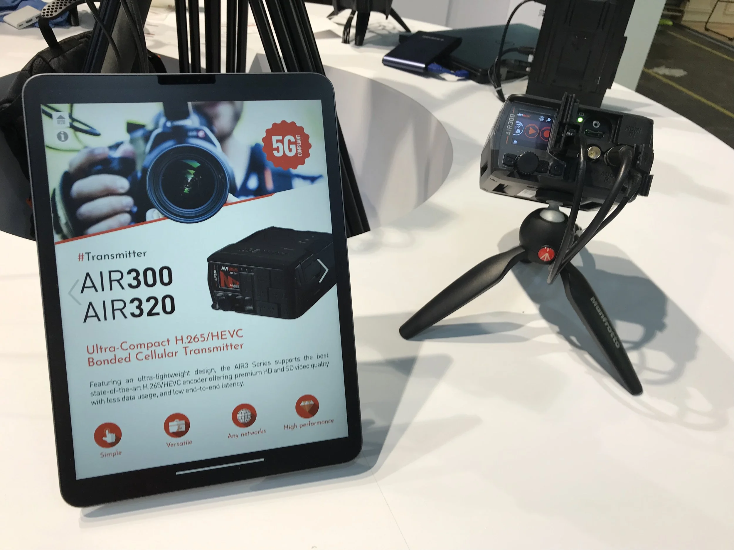 Valérie Dekeyser/Pluenn Studio - Création de supports interactifs pour AVIWEST lors de salons professionnels internationaux (EMEA, USA) 