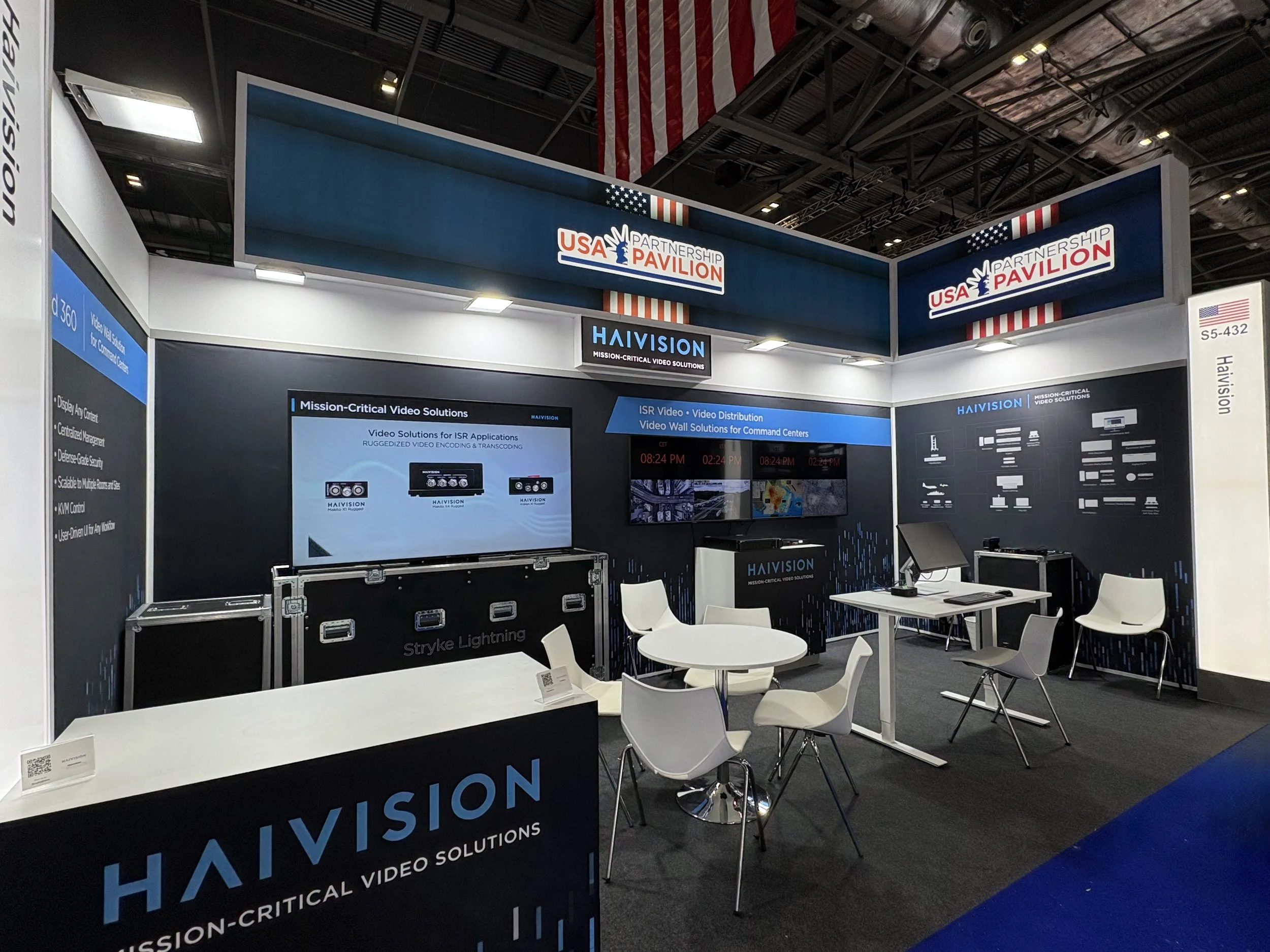 Valérie Dekeyser/Pluenn Studio - Organisation des salons BtoB pour Haivision, ici à Londres - industrie Défense. Gestion du design en maitrisant le budget.