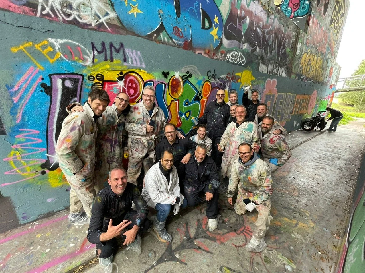 Valérie Dekeyser/Pluenn Studio - Organisation de team building pour les équipes de vente. Ici introduction au graffiti à Amsterdam